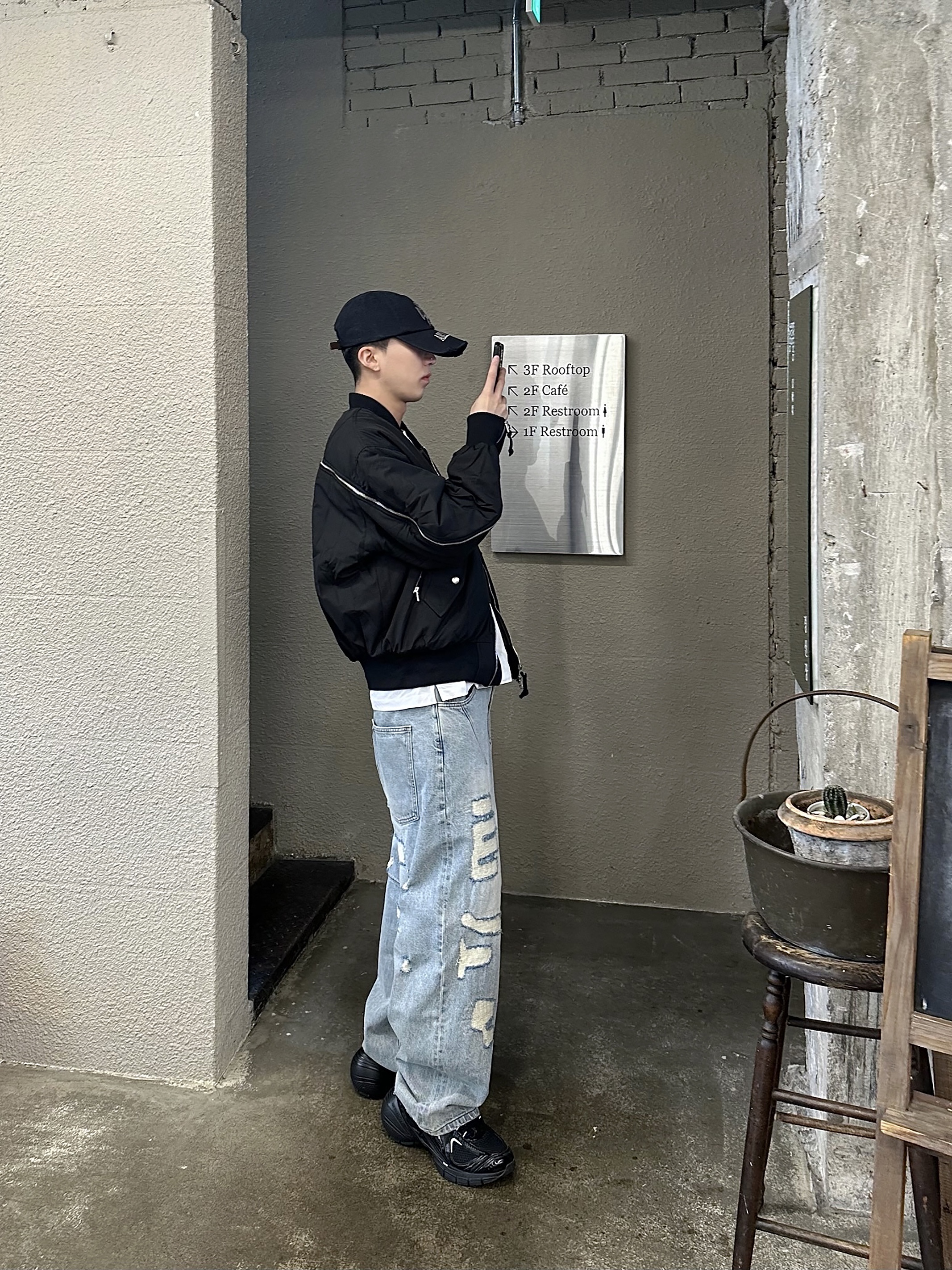 Givenchy TK-MX Runner Sneakers in Mesh Black, Grailz Multi Zipper Bomber Jacket Black 착용 스타일 - 2