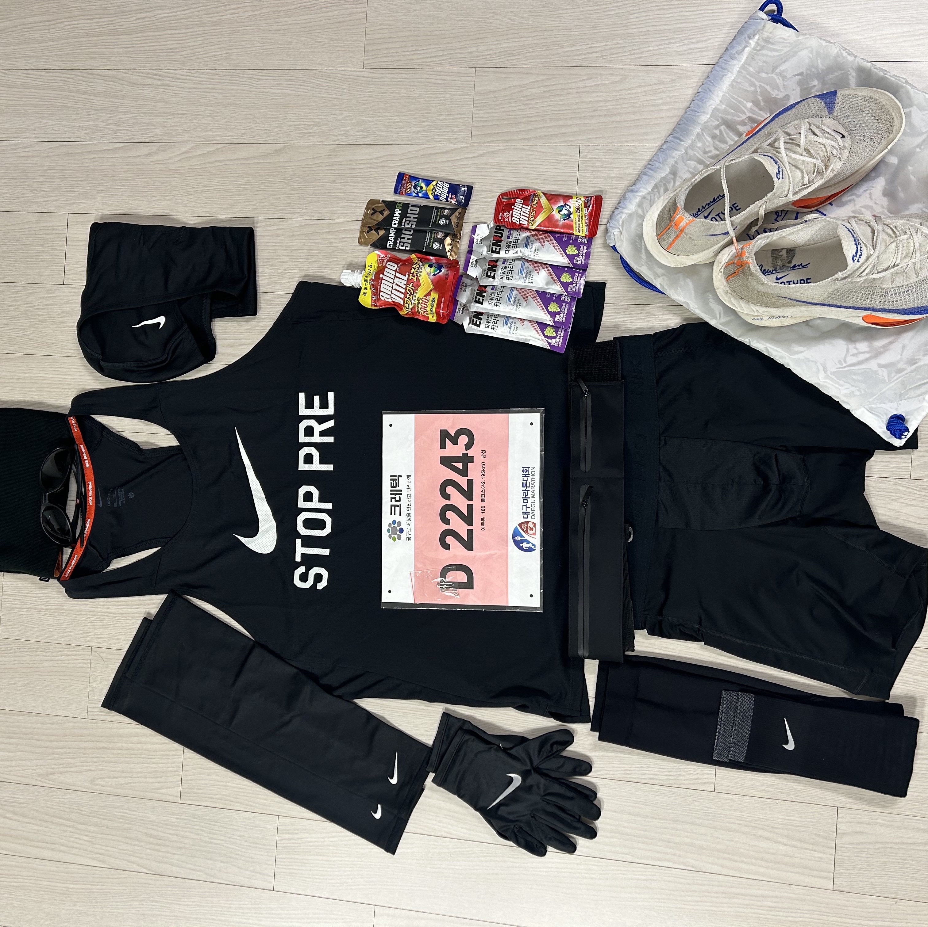 Nike Air Zoom Alphafly Next% 3 Blueprint, Oakley Eye Jacket Redux Matte Black Frame Prizm Grey Lenses High Bridge Fit 착용 스타일