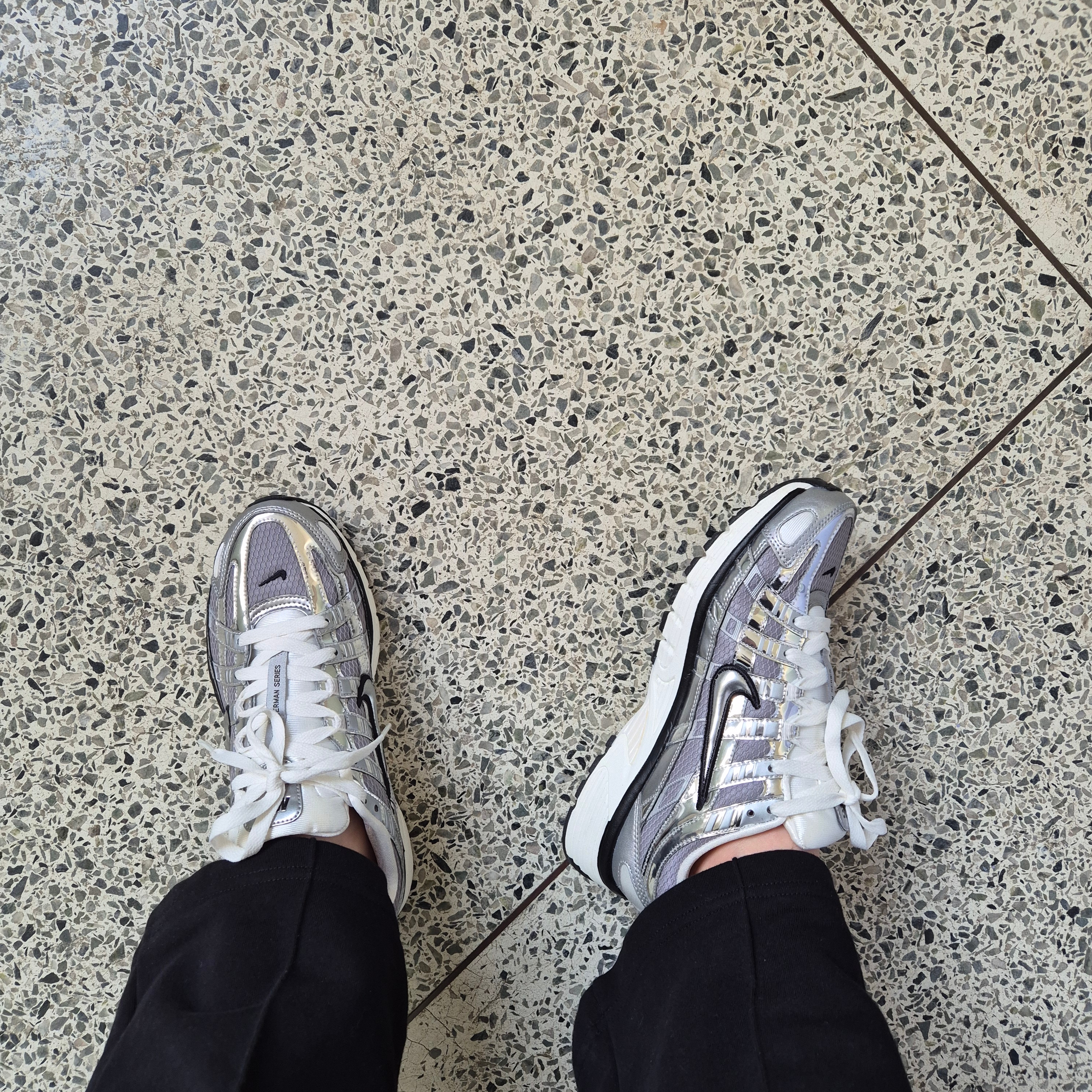 Nike P-6000 Metallic Silver 착용 스타일
