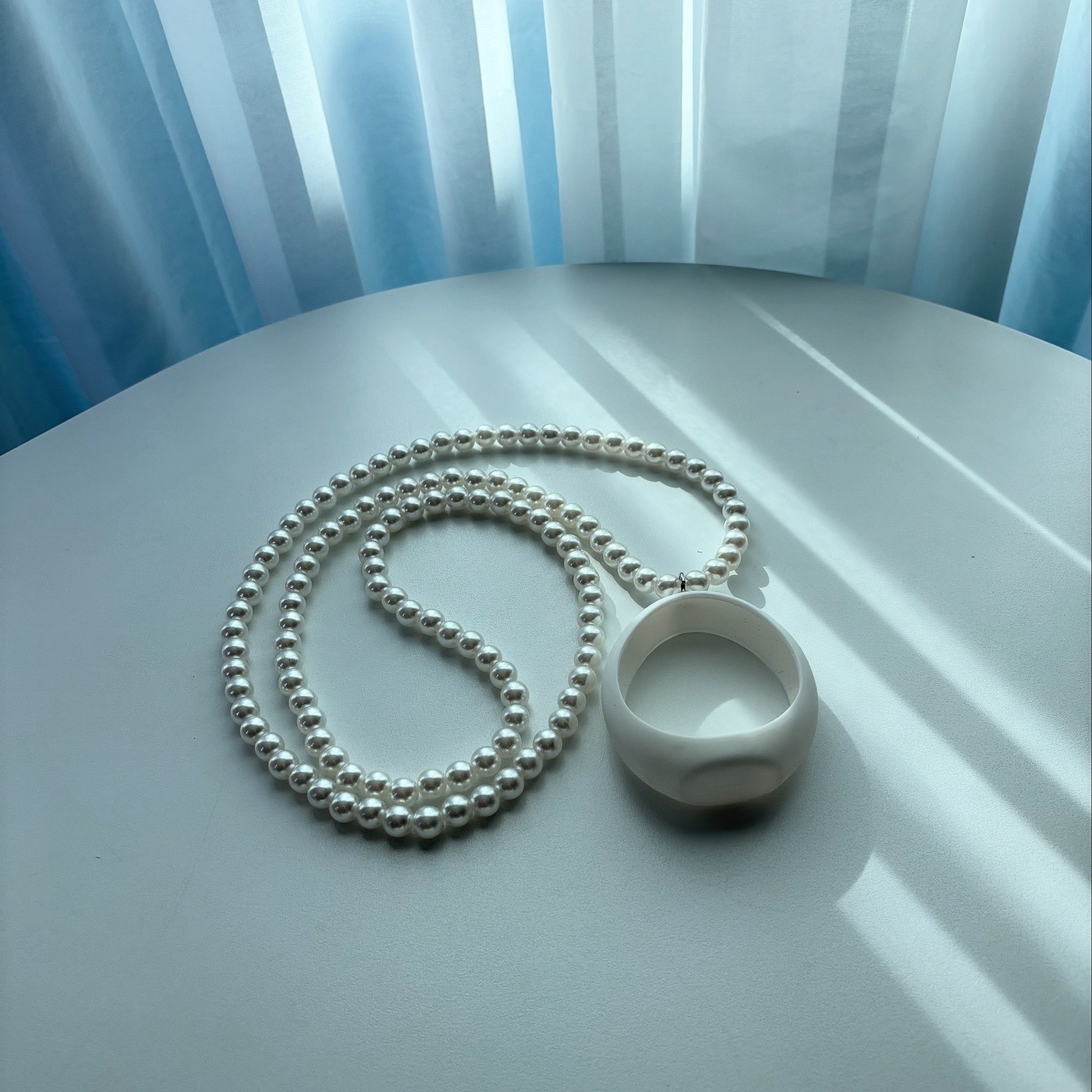 Tamburins Pearl Case for Egg Perfume White 착용 스타일 - 3