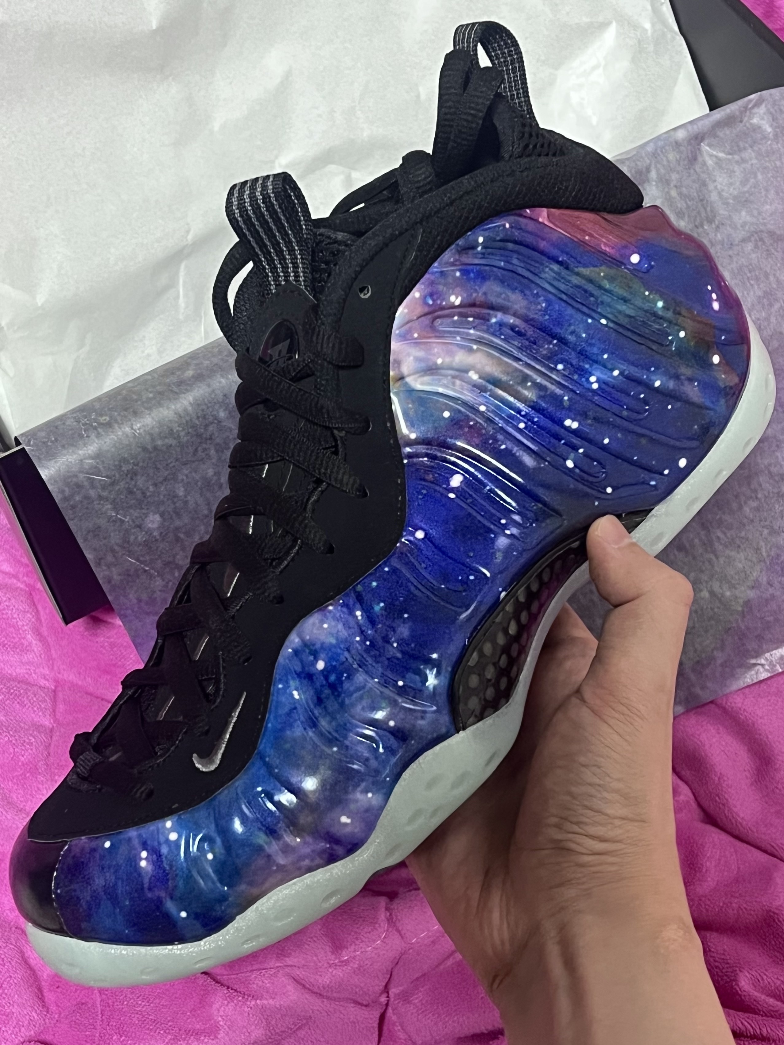 Nike Air Foamposite One Galaxy 착용 스타일