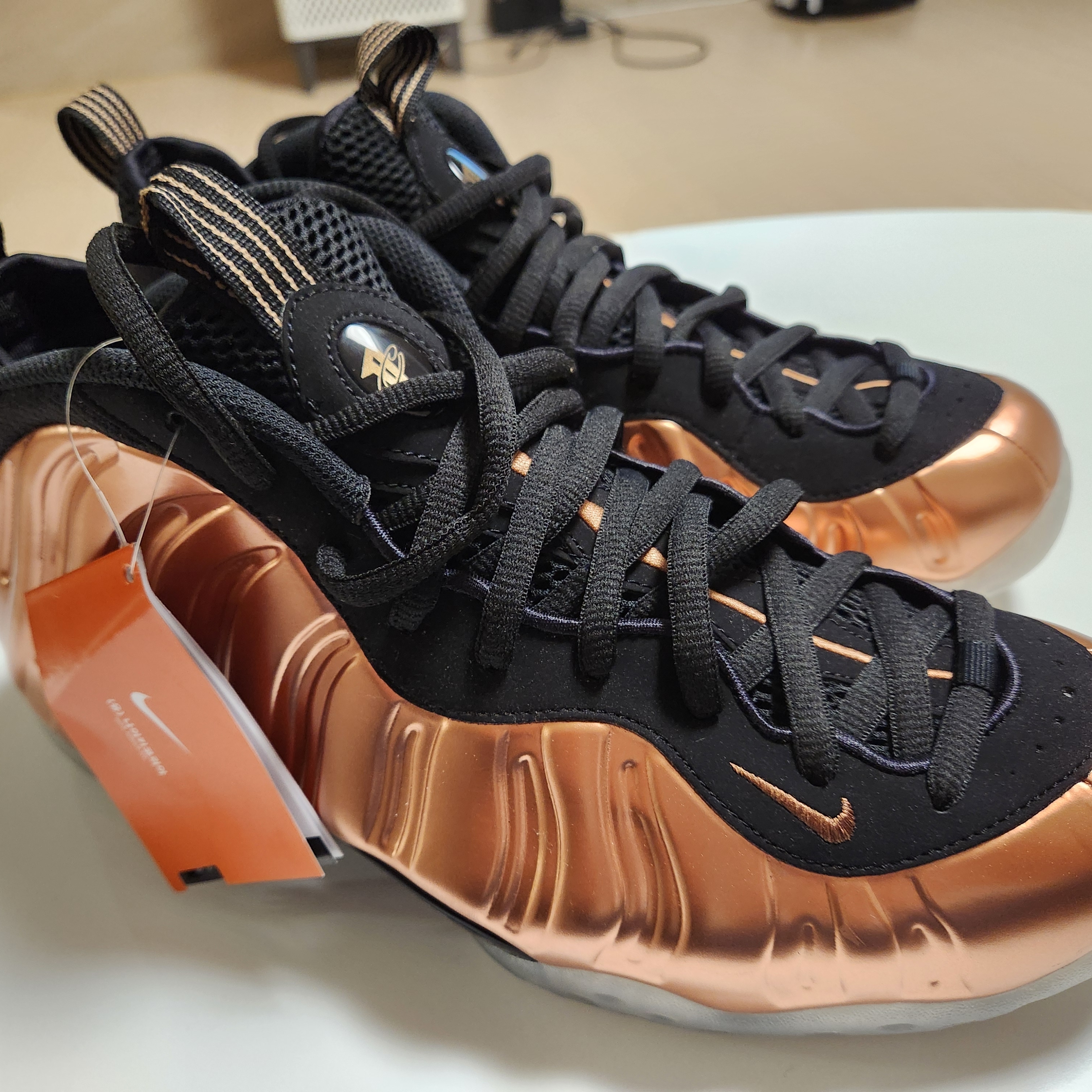 Nike Air Foamposite One Metallic Copper 2024 착용 스타일 - 2