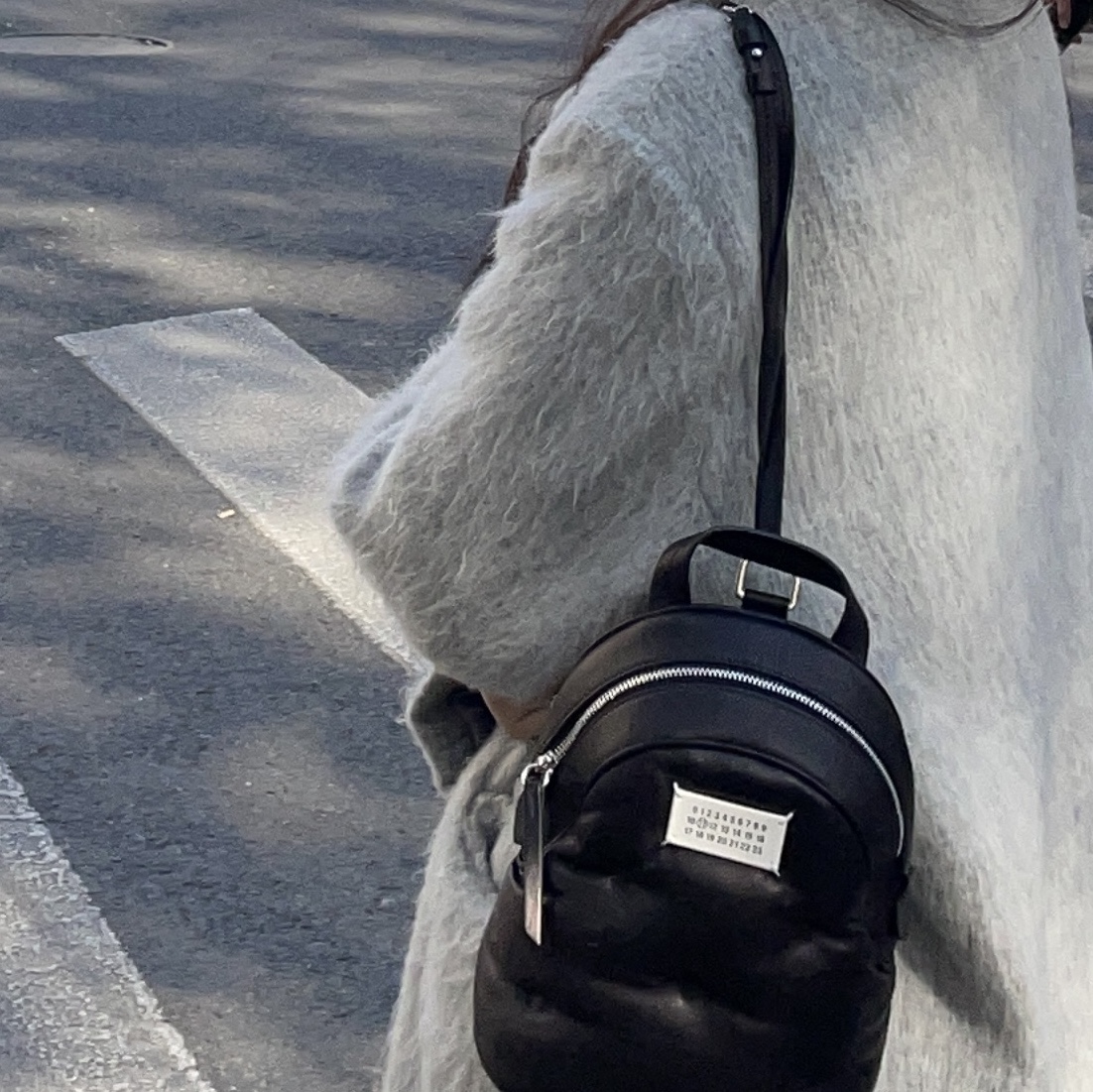 Maison Margiela Glam Slam Backpack Black 착용 스타일 - 2