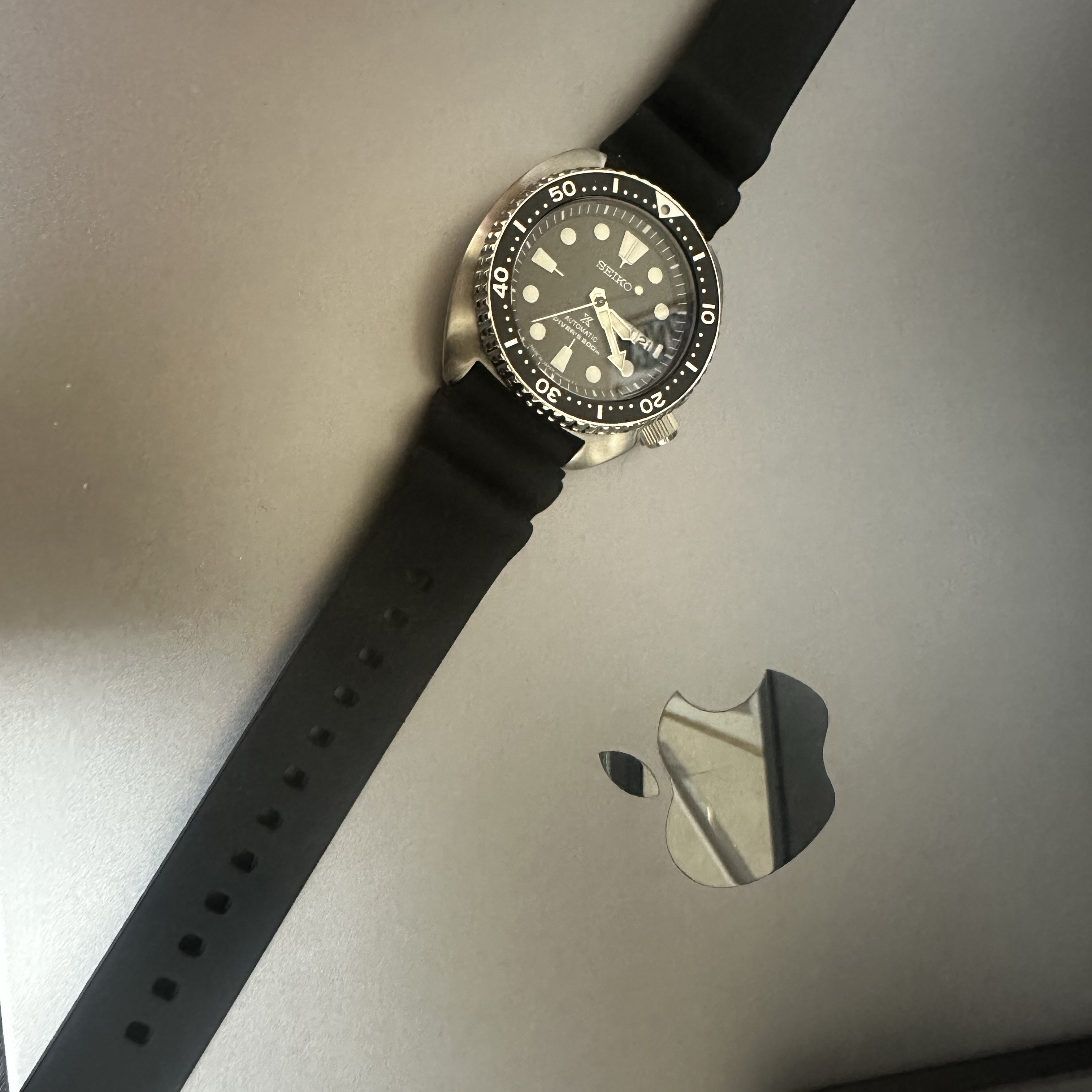 Seiko Prospex SRPE93 Black, Seiko Prospex SPB317J1 Black 착용 스타일 - 1