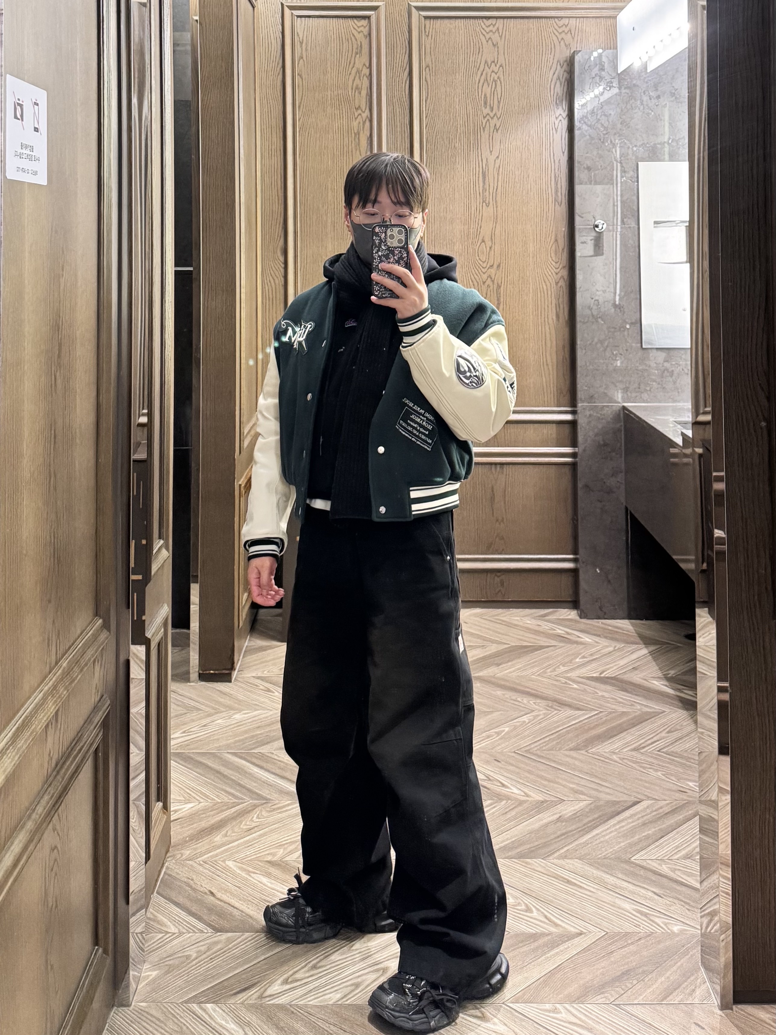 Off-White Weed Arrow Oversized Hoodie Black, Wooyoungmi 3D Wide Denim Pants Black 착용 스타일 - 4