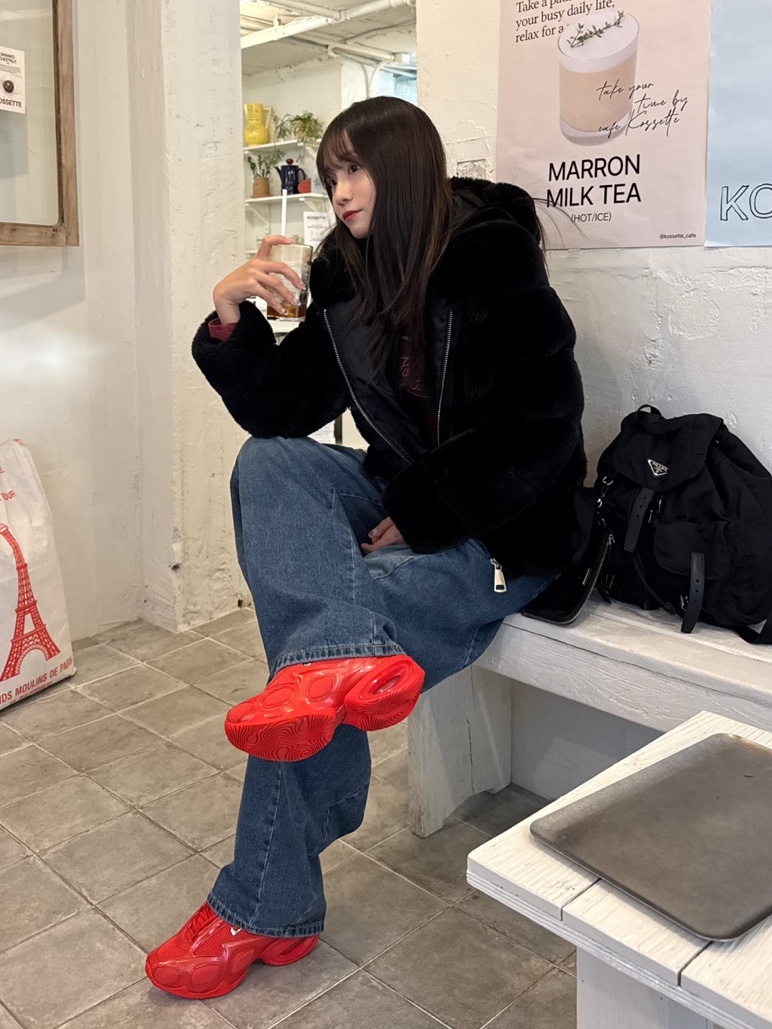 (W) Nike Air Max Muse Habanero Red and Metallic Silver, Prada Re-Nylon Medium Backpack Black 착용 스타일 - 2