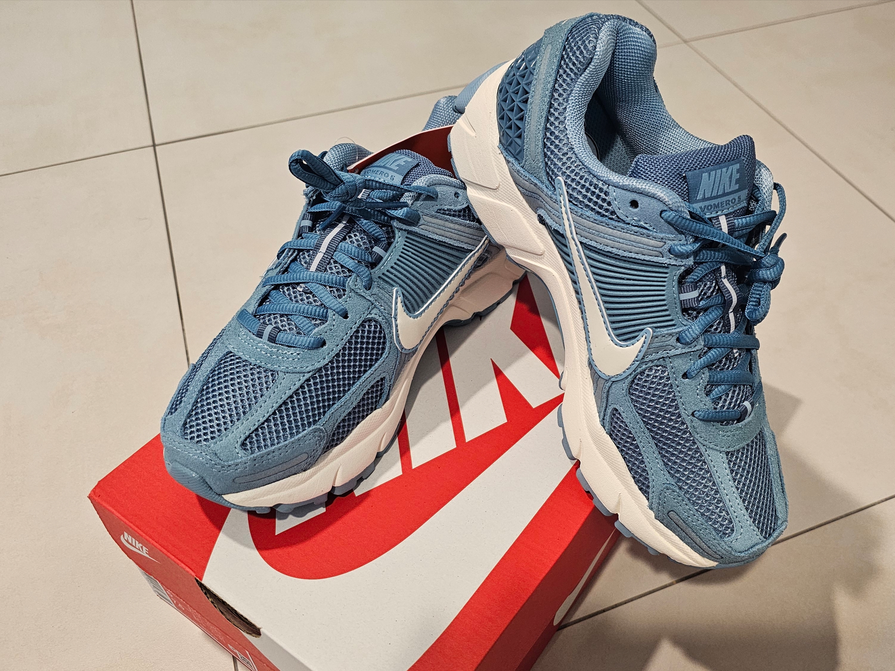 Nike Zoom Vomero 5 Denim Turquoise Pale Ivory 착용 스타일 - 1