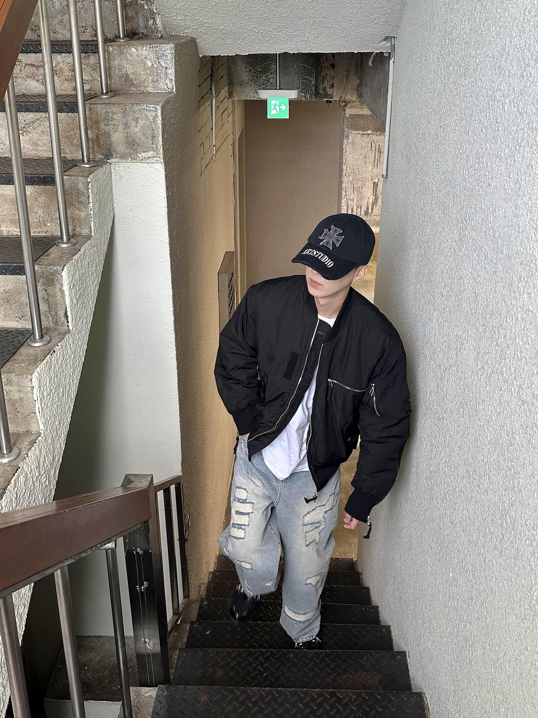Givenchy TK-MX Runner Sneakers in Mesh Black, Grailz Multi Zipper Bomber Jacket Black 착용 스타일 - 1