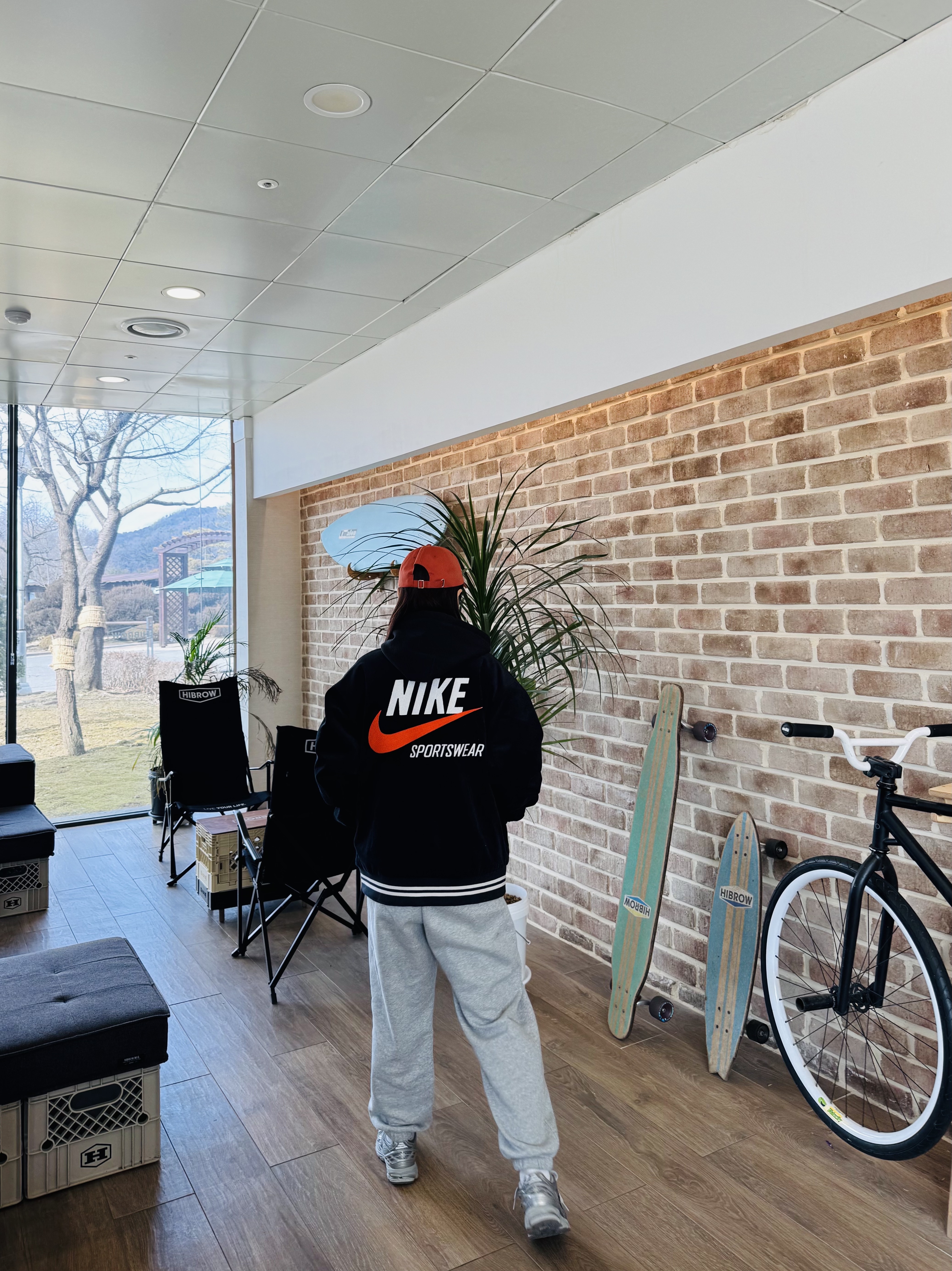 Stussy Basic Stock Low Pro Cap Dusty Orange, Nike NSW Trend Bomber Jacket Black - US/EU 착용 스타일 - 3