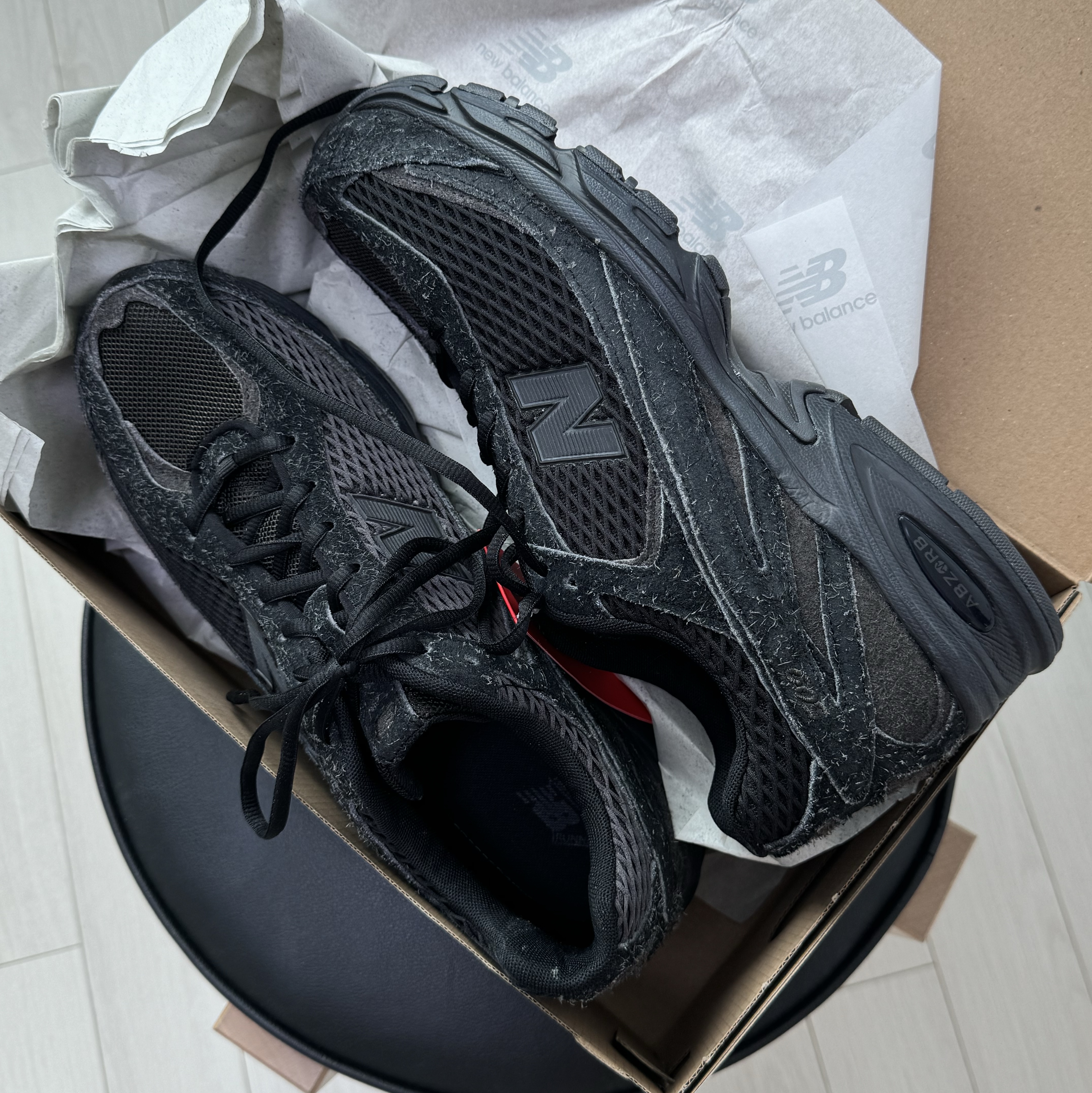 New Balance 509 Black Castle Grey 착용 스타일