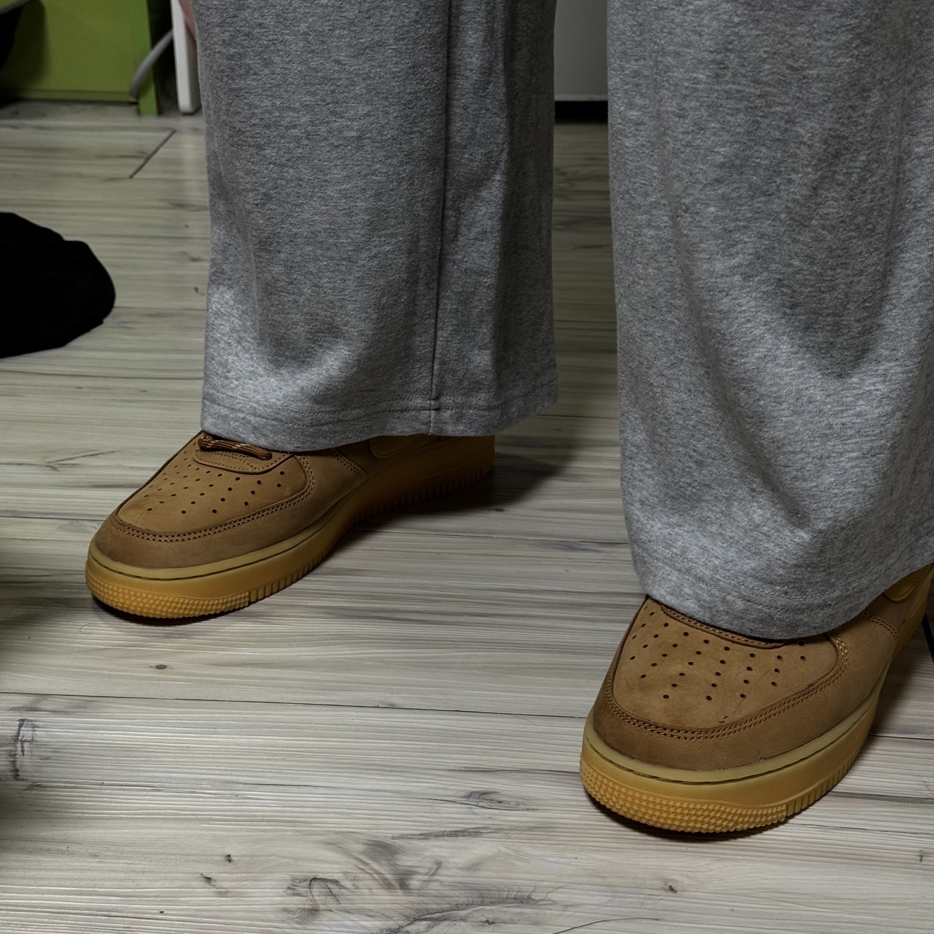 Nike Air Force 1 '07 WB Flax 착용 스타일