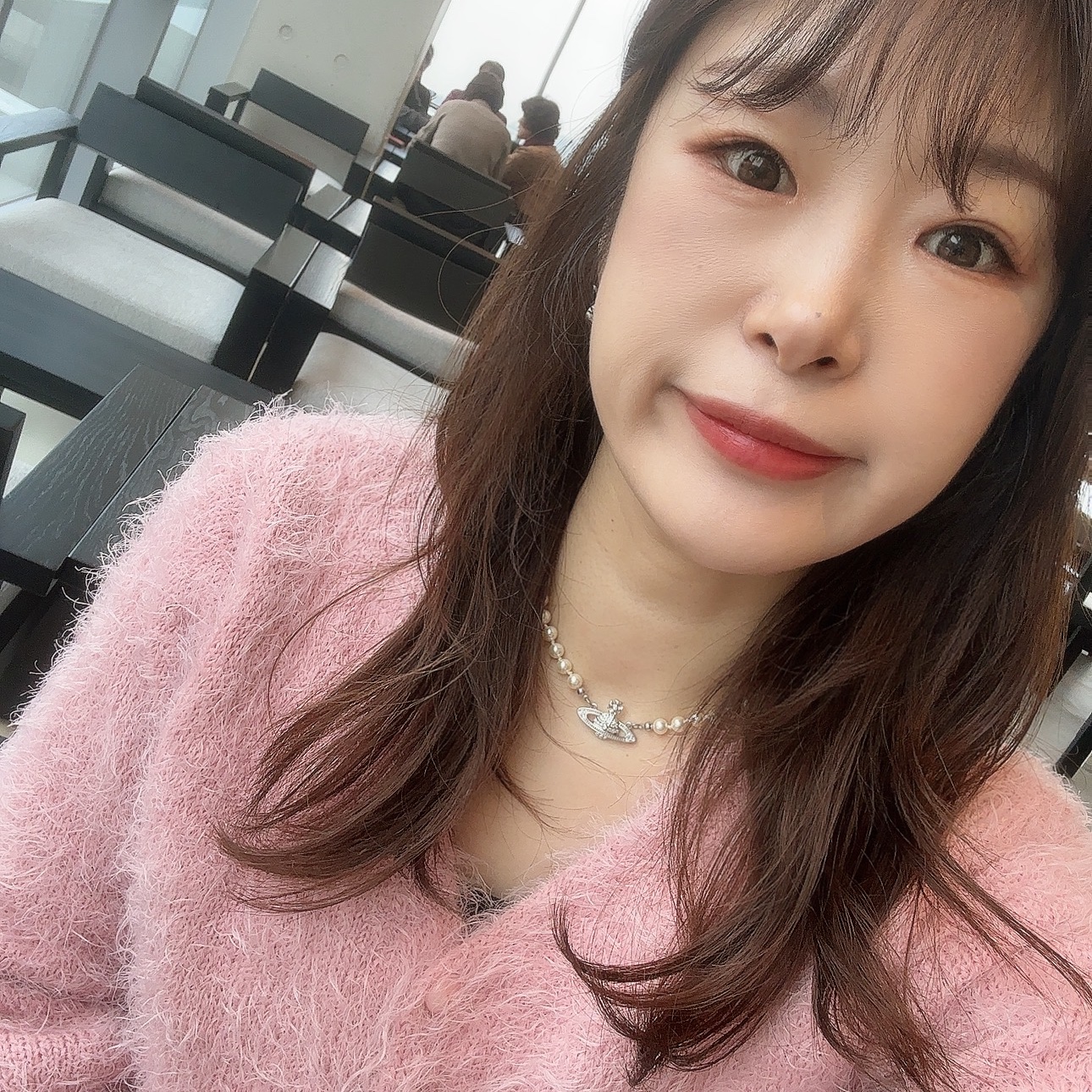 Vivienne Westwood Mini Bas Relief Choker Silver 착용 스타일
