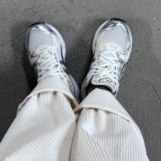 (W) Asics Gel-Kayano 14 White Midnight 착용 스타일