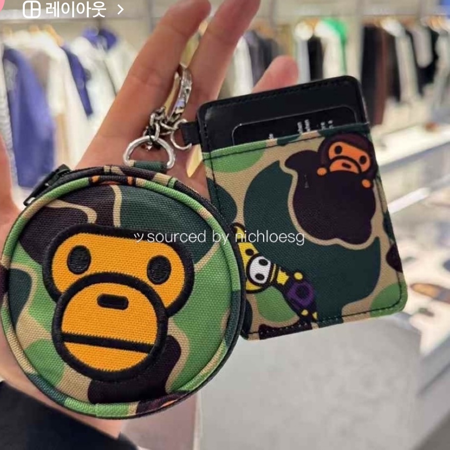 BAPE Baby Milo Mirror Card Holder Keychain Green Black 착용 스타일