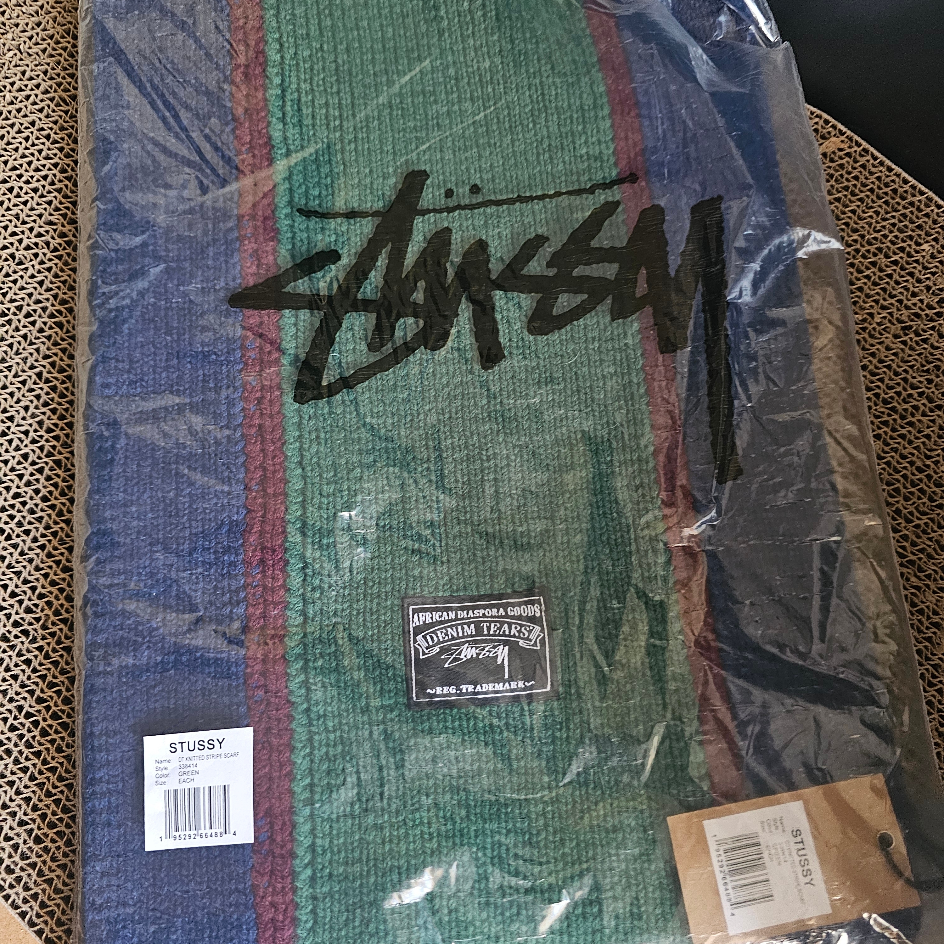 Stussy x Denim Tears Knitted Stripe Scarf Green 착용 스타일