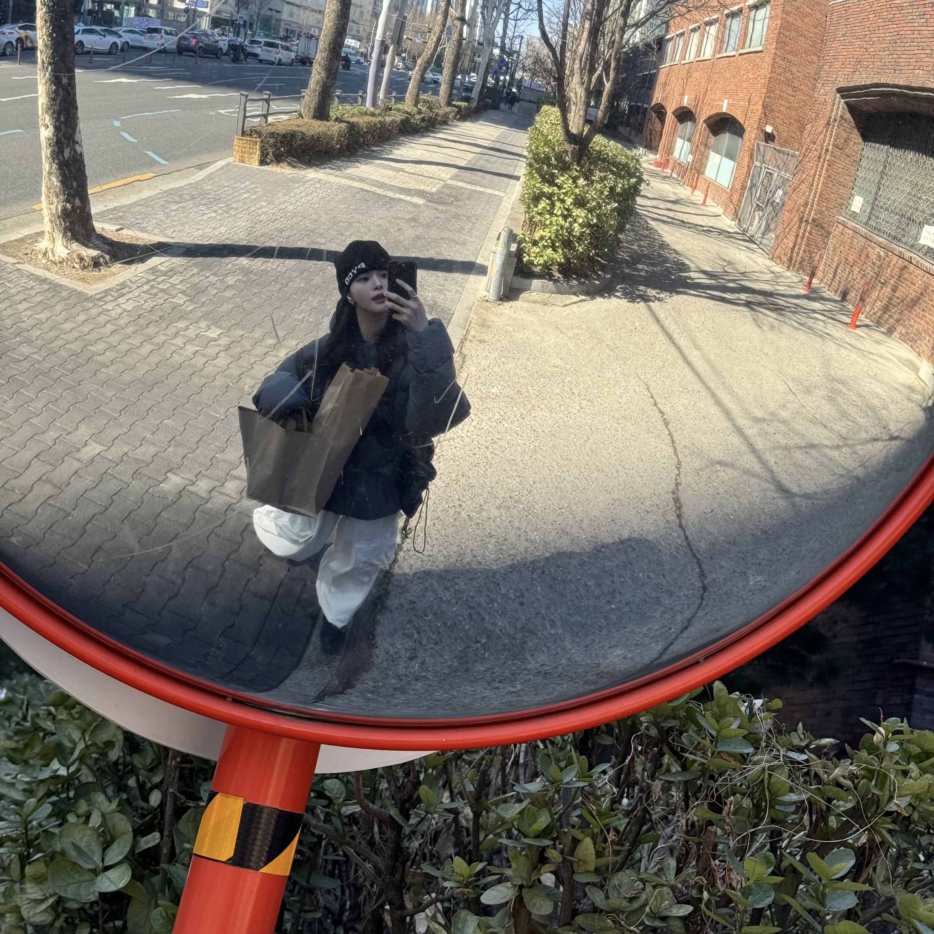 (W) On Running x Post Archive Faction (Paf) Cloudmonster 2 Black Magnet 착용 스타일