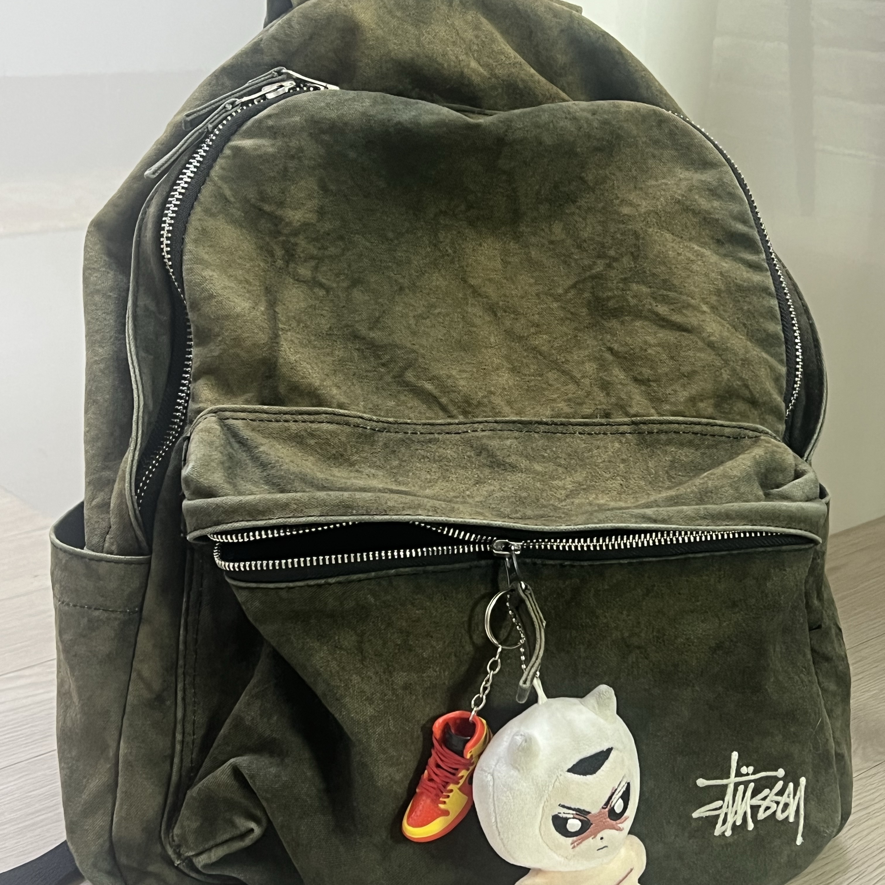 Stussy Canvas Backpack Washed Black 착용 스타일 - 1