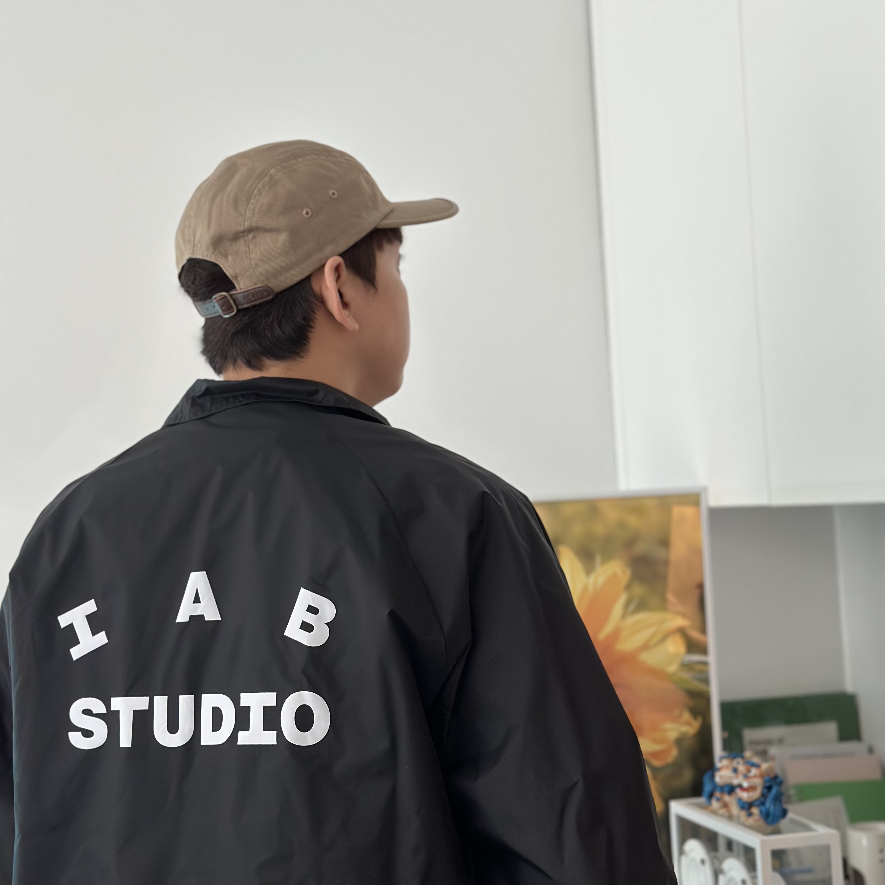 IAB Studio Coach Jacket Black, Supreme Washed Chino Twill Camp Cap Tan - 24FW 착용 스타일 - 1