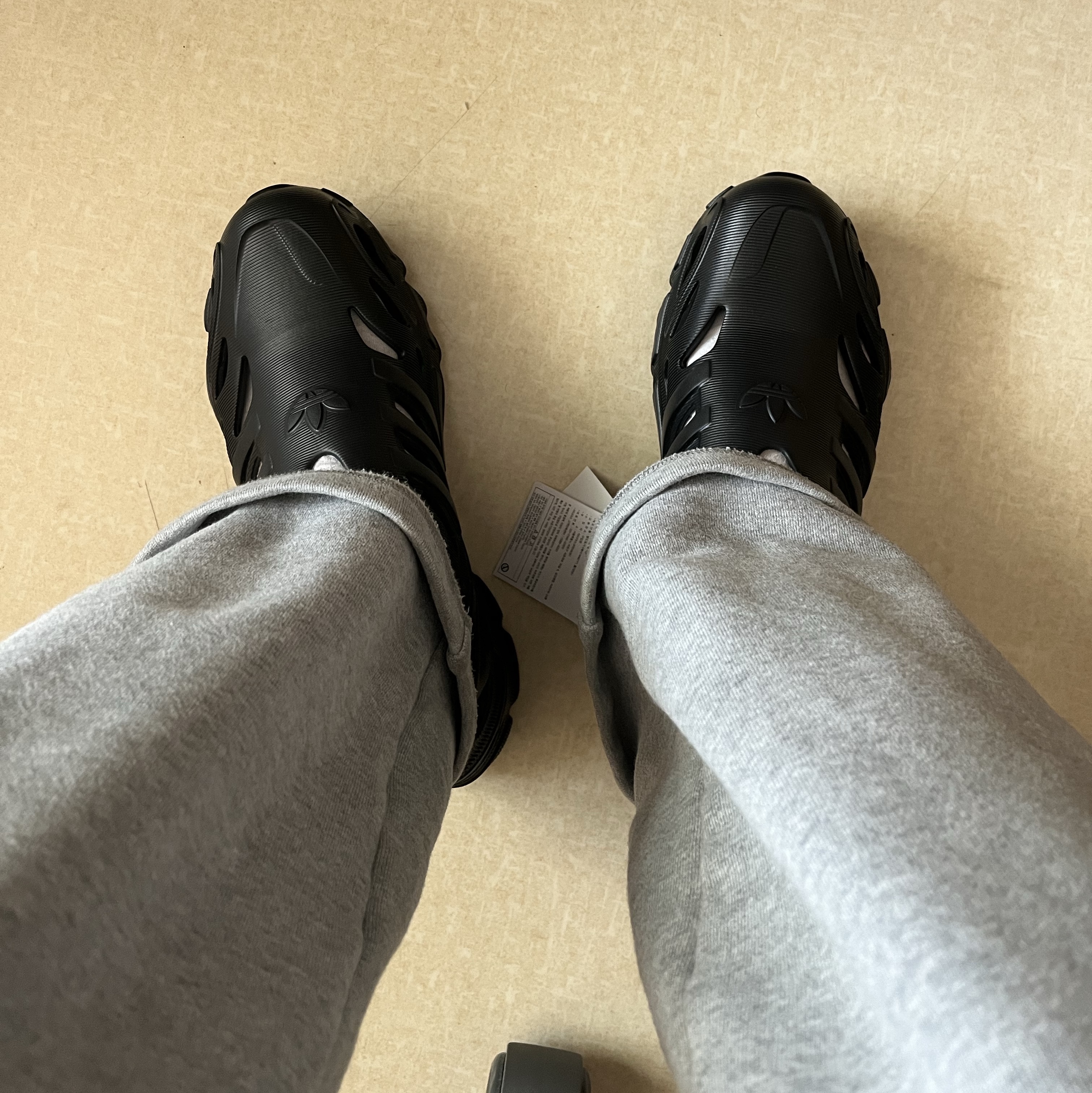 Adidas Adifom Supernova Core Black 착용 스타일