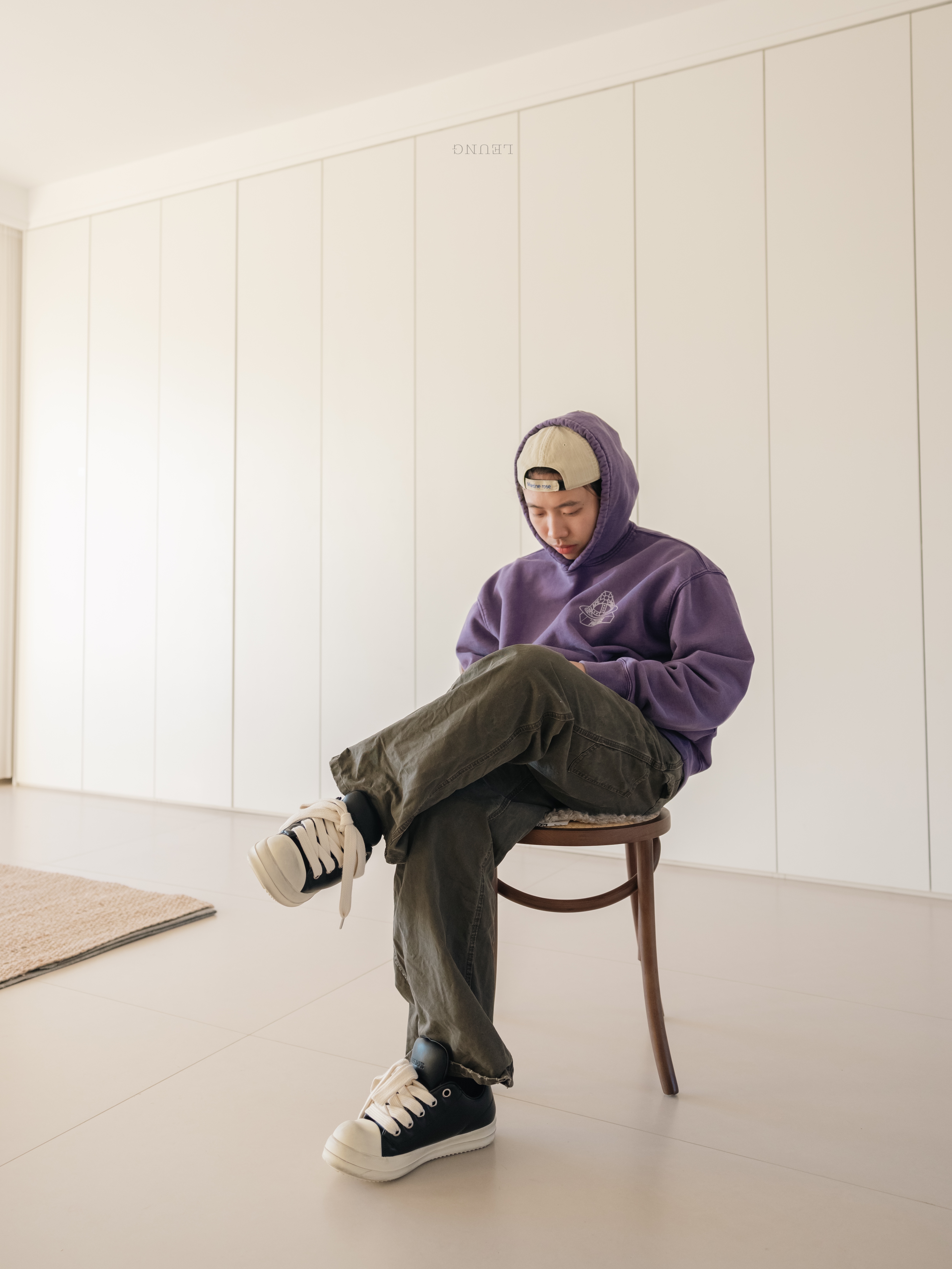 Palace x Vivienne Westwood Hood Purple - 24FW 착용 스타일 - 3