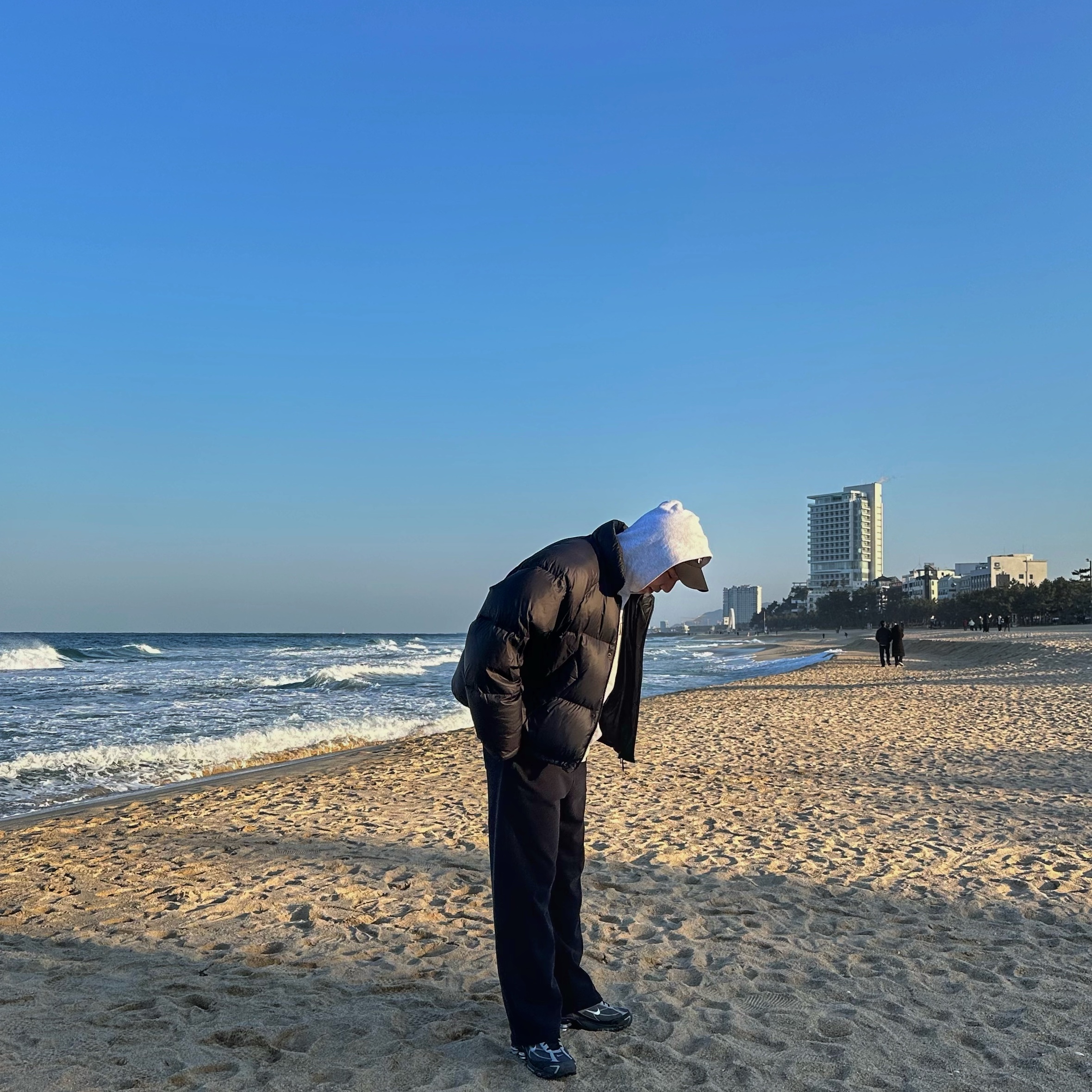 Nike Shox Ride 2 Light Graphite Anthracite, Yeezy x Gosha Rubchinskiy YZY Black Dogs Hoodie Heather Grey 착용 스타일 - 4