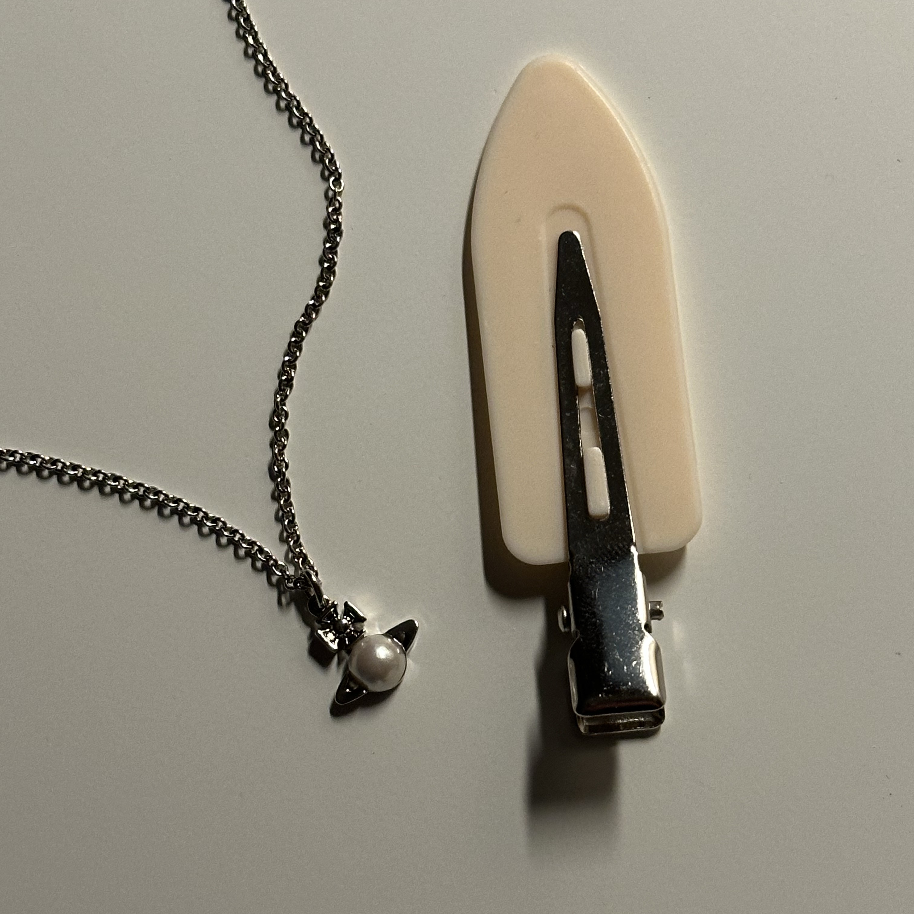 Vivienne Westwood Balbina Pearl Pendant Silver 착용 스타일