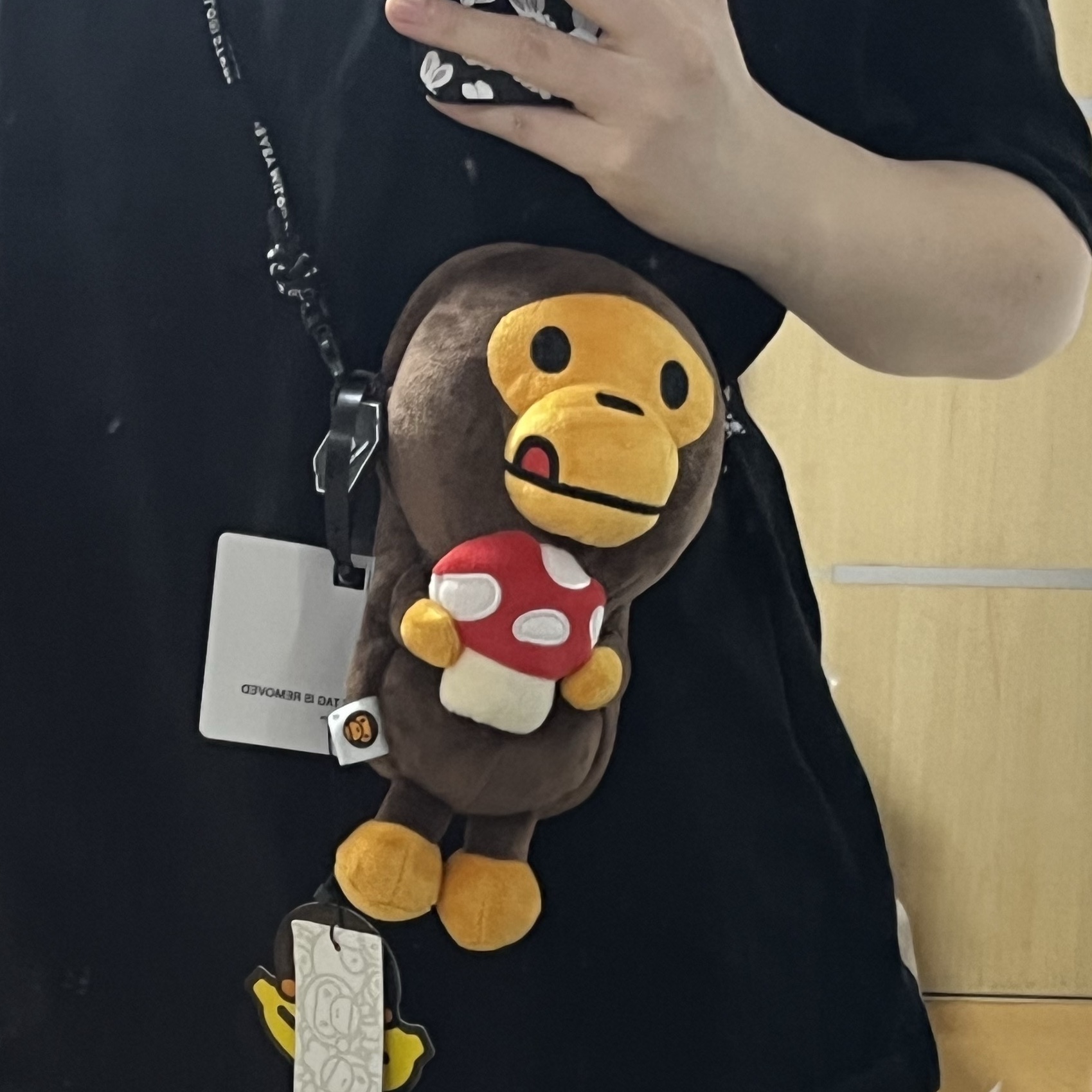BAPE Baby Milo Plush Mobile Bag Brown 착용 스타일