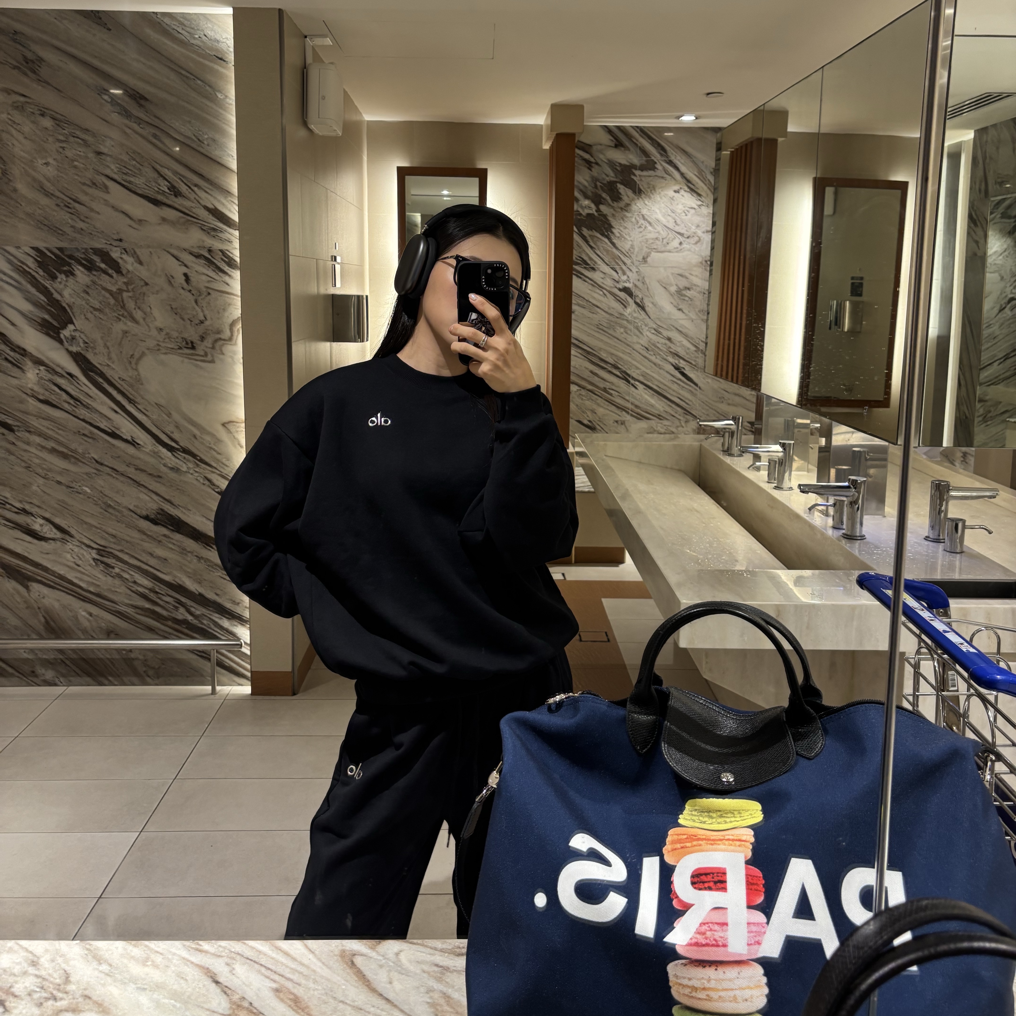 Apple AirPods Max Lightning Space Gray (Korean Ver.), Gentle Monster Zin 01 Black 착용 스타일 - 1