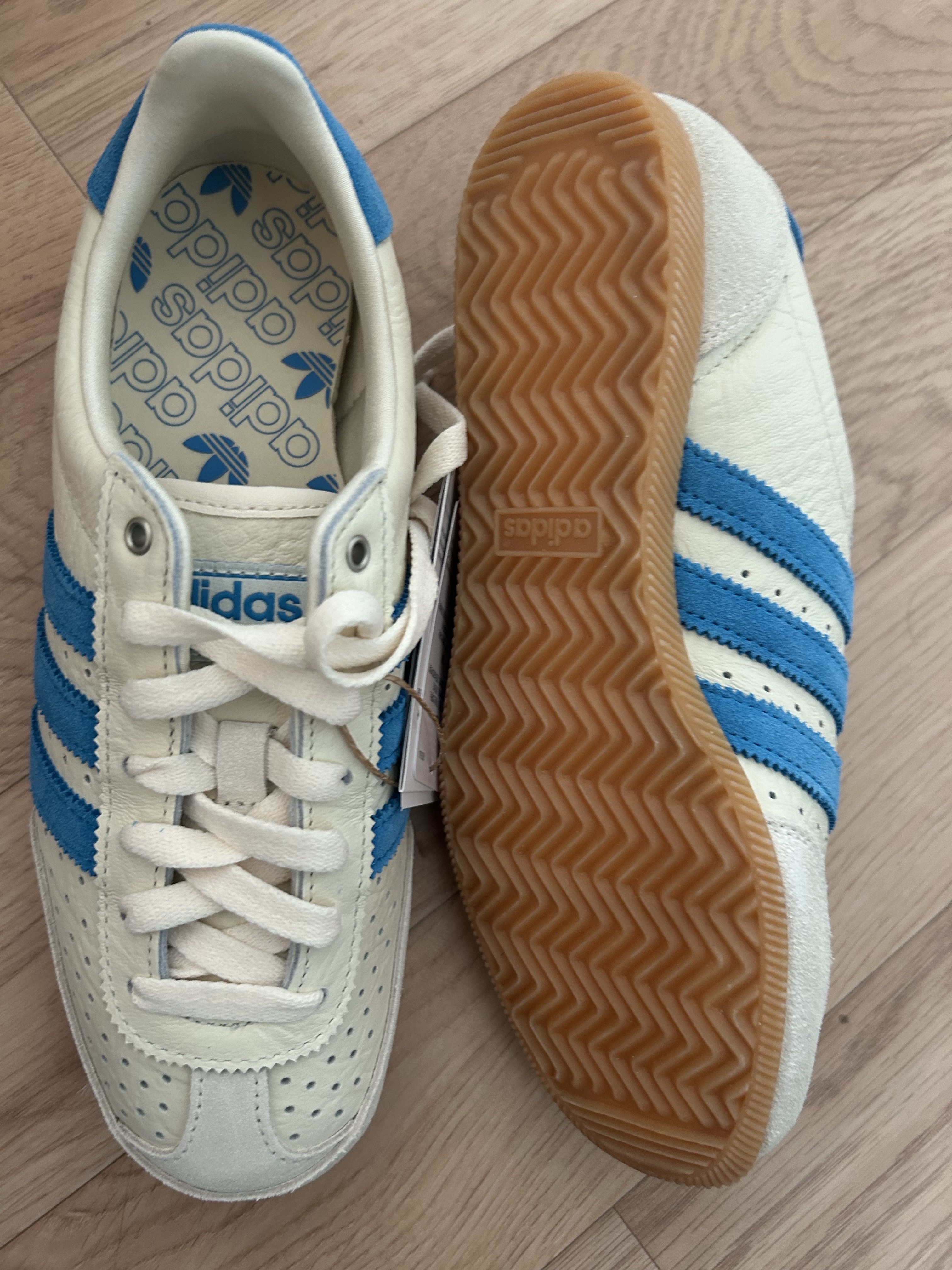 (W) Adidas Japan Cream White Blue 착용 스타일