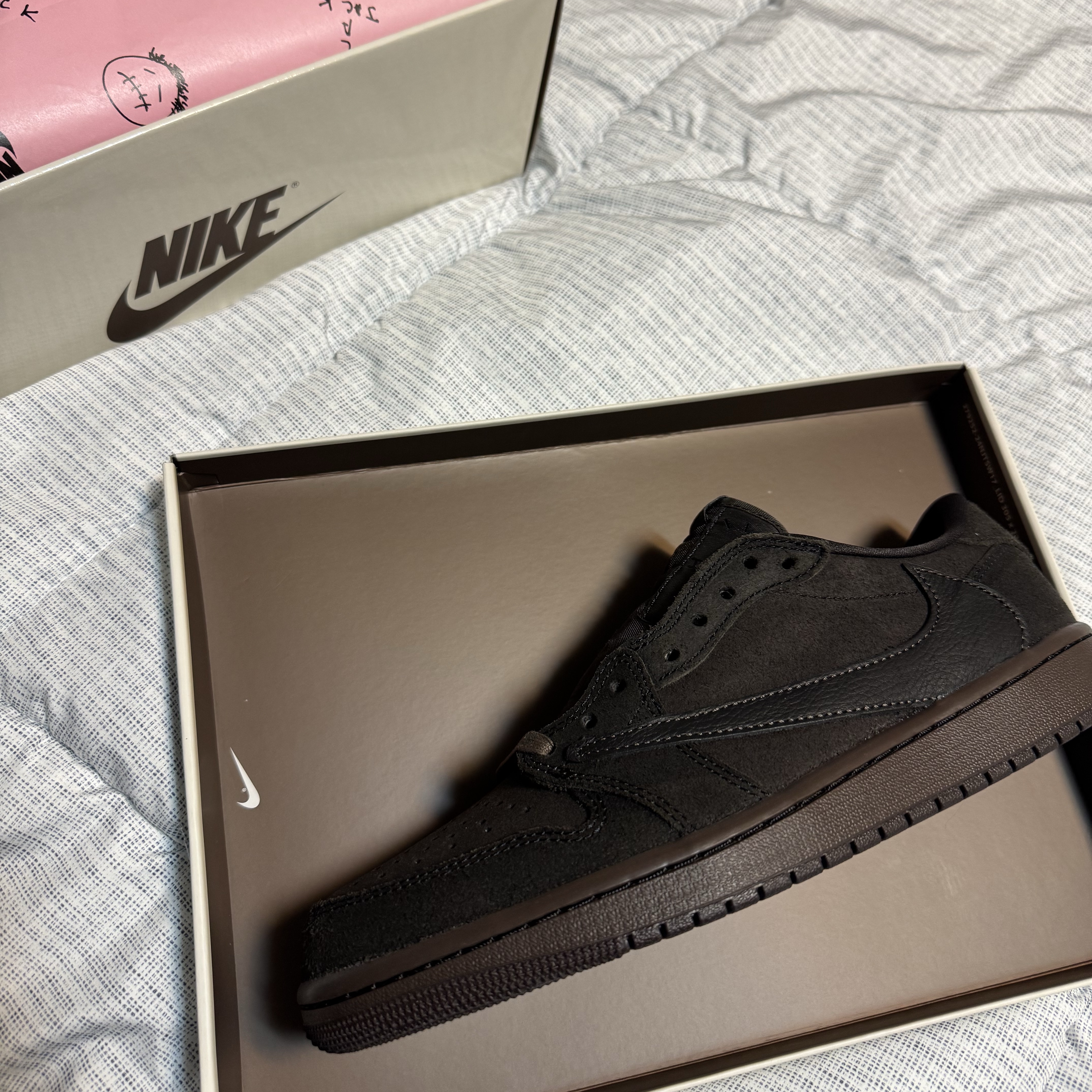 Jordan 1 x Travis Scott Retro Low OG SP Velvet Brown and Dark Mocha 착용 스타일