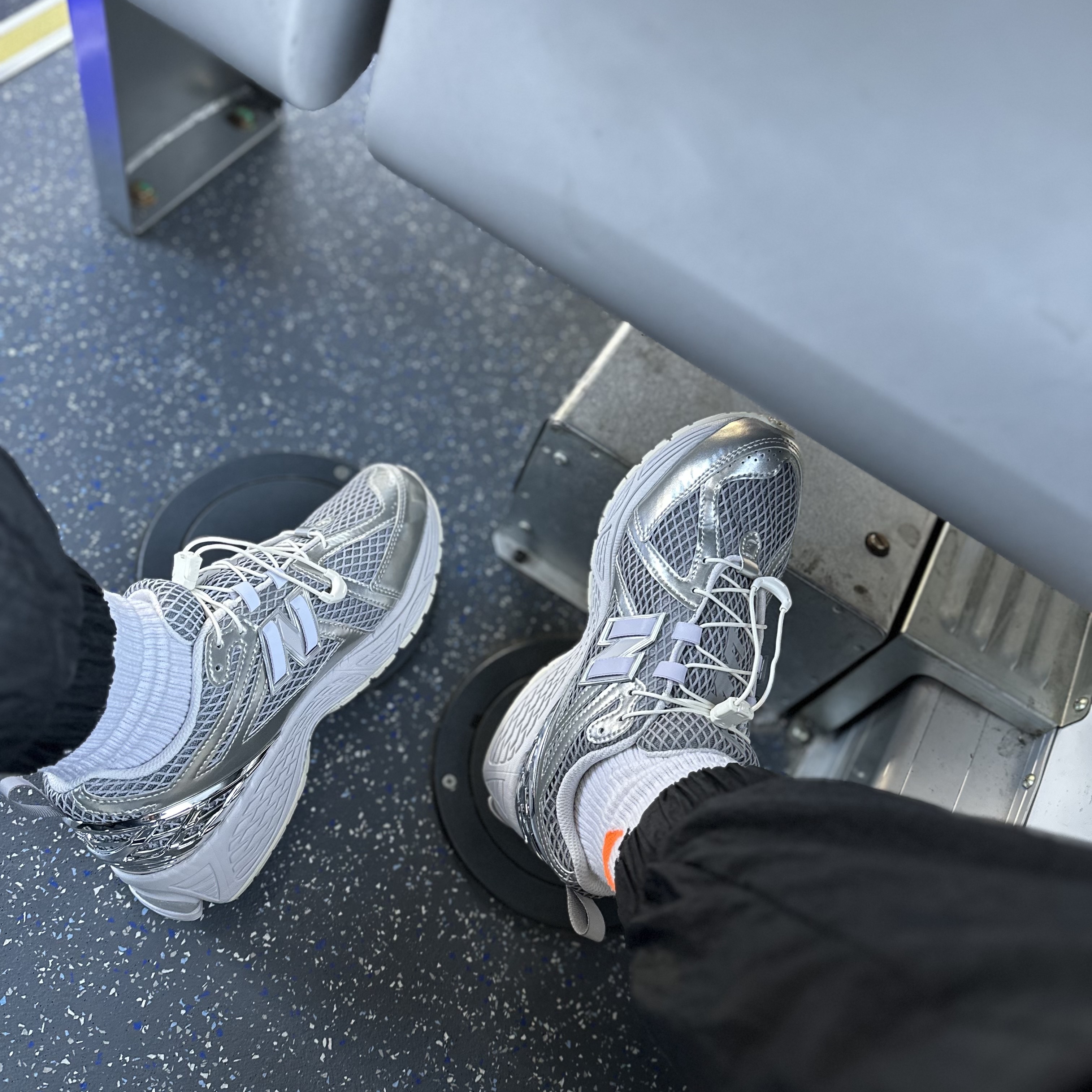 New Balance x The Basement 1906R Silver Metallic Chiseled Stone, Nike Everyday Plus Cushioned Crew Socks Multicolor (3 Pack/Korean Ver.) 착용 스타일 - 2