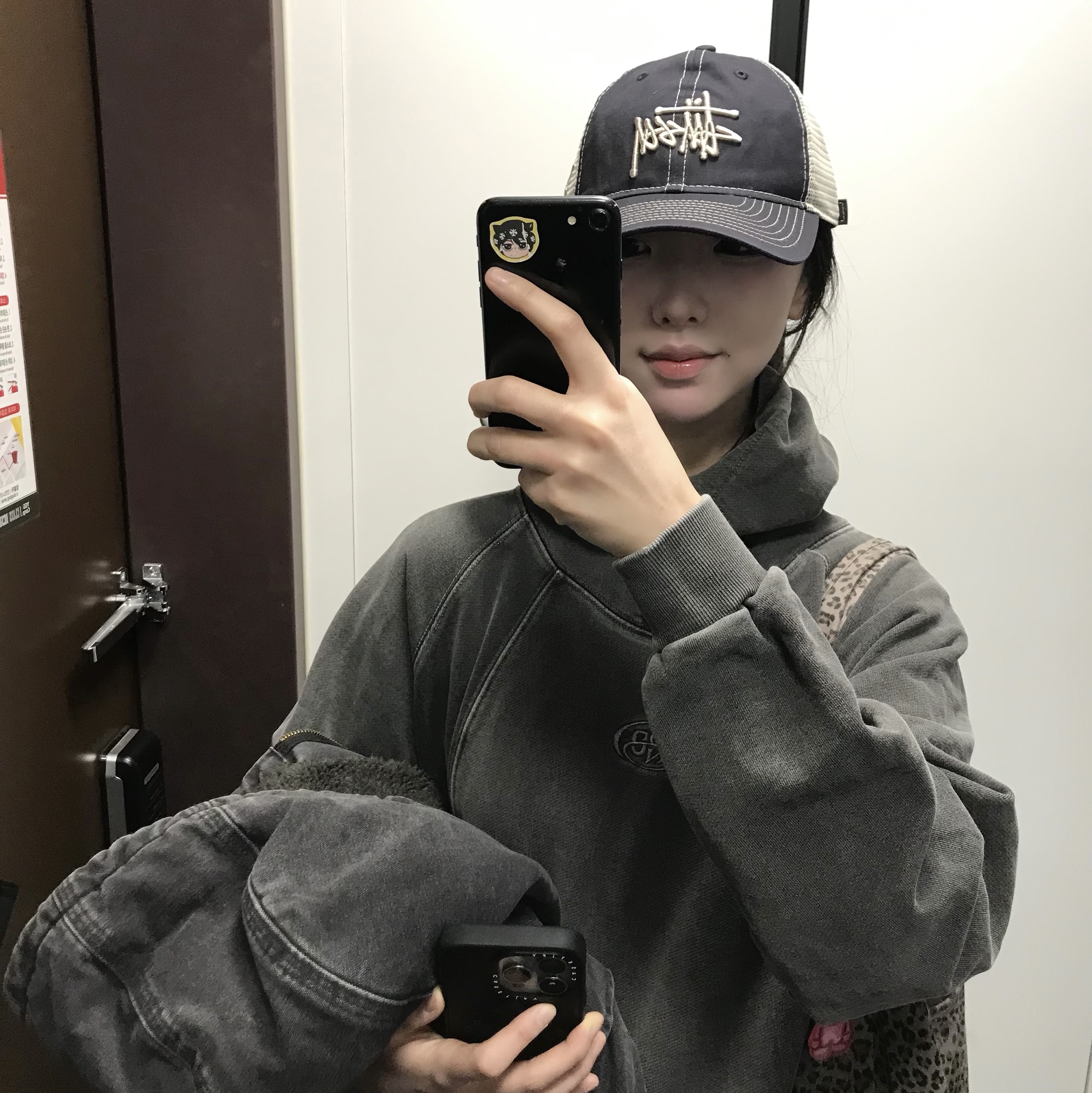 Stussy New Era 9twenty Basic Trucker Navy 착용 스타일