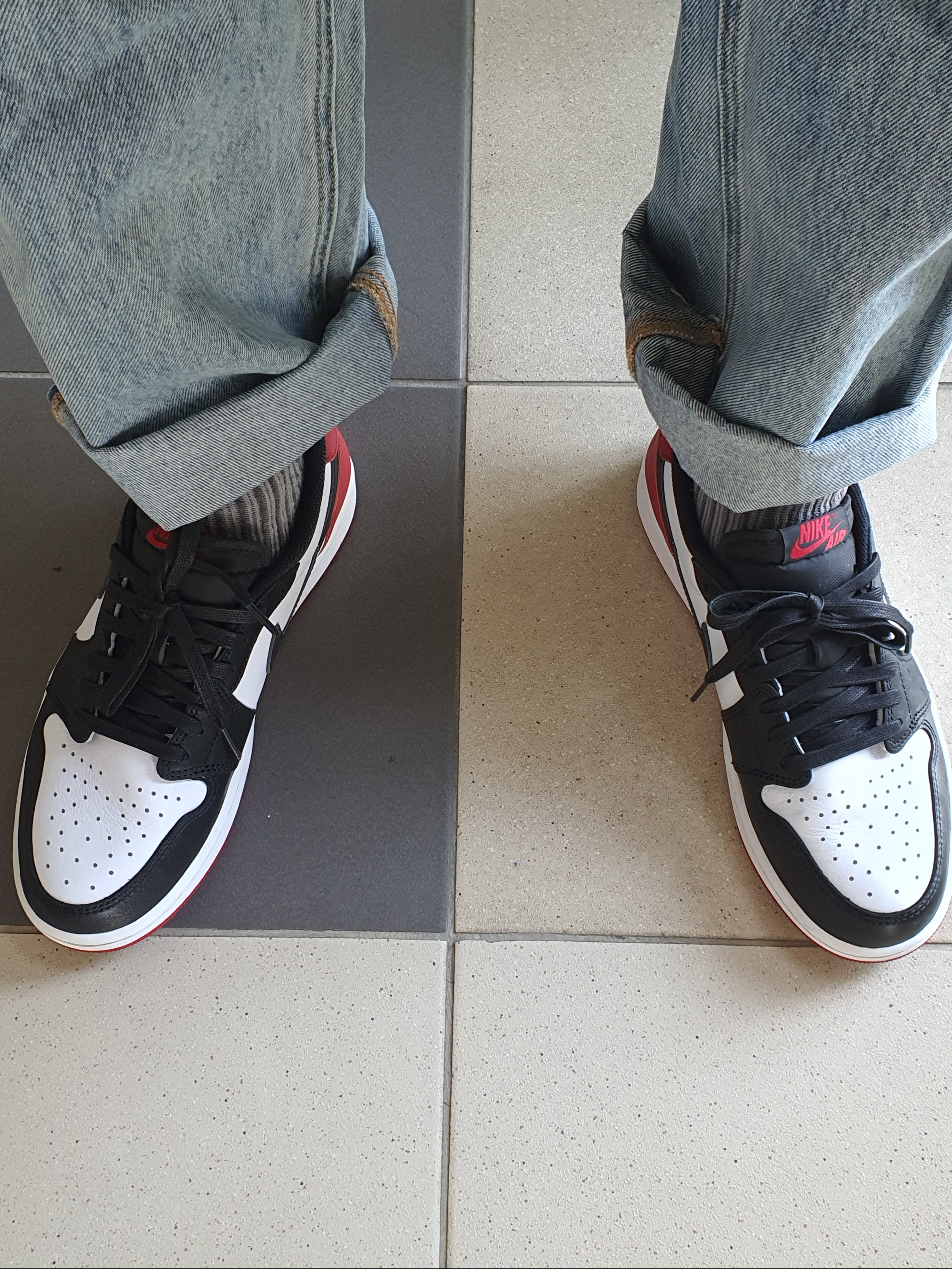 Jordan 1 Retro Low OG Black Toe 착용 스타일 - 2