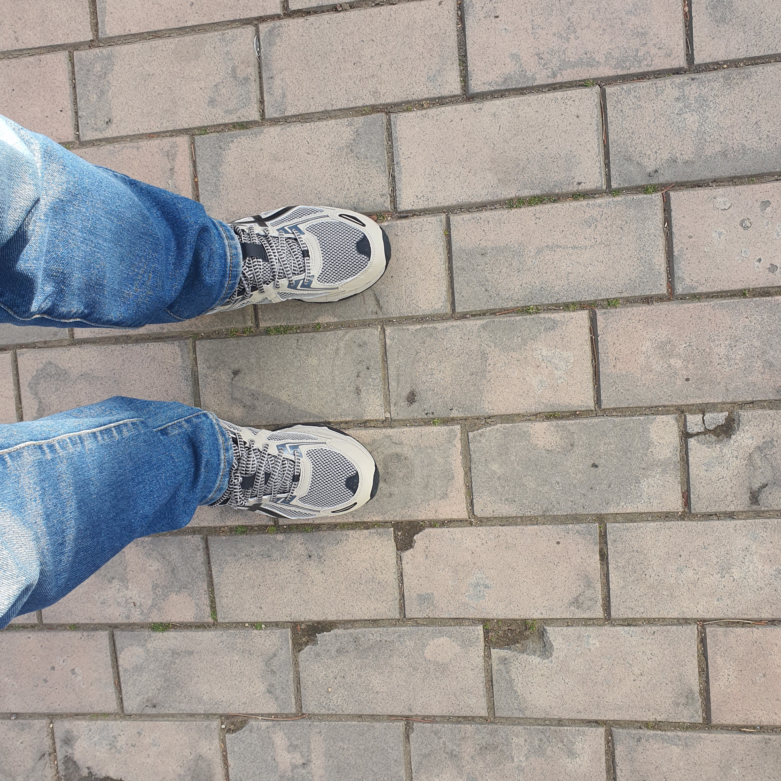 Asics Gel-Venture 6 Feather Grey Black 착용 스타일