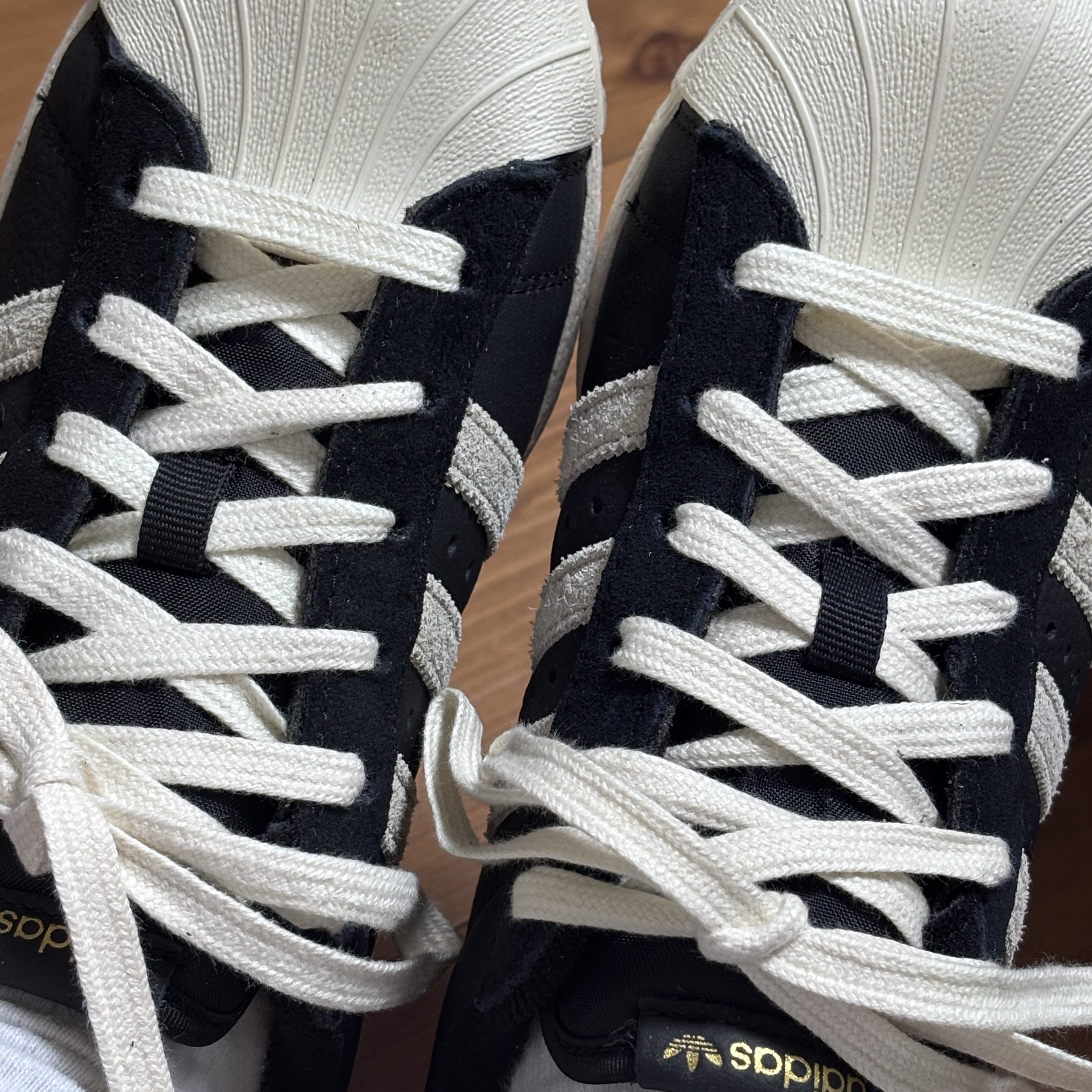 Adidas Superstar 82 Black White 착용 스타일