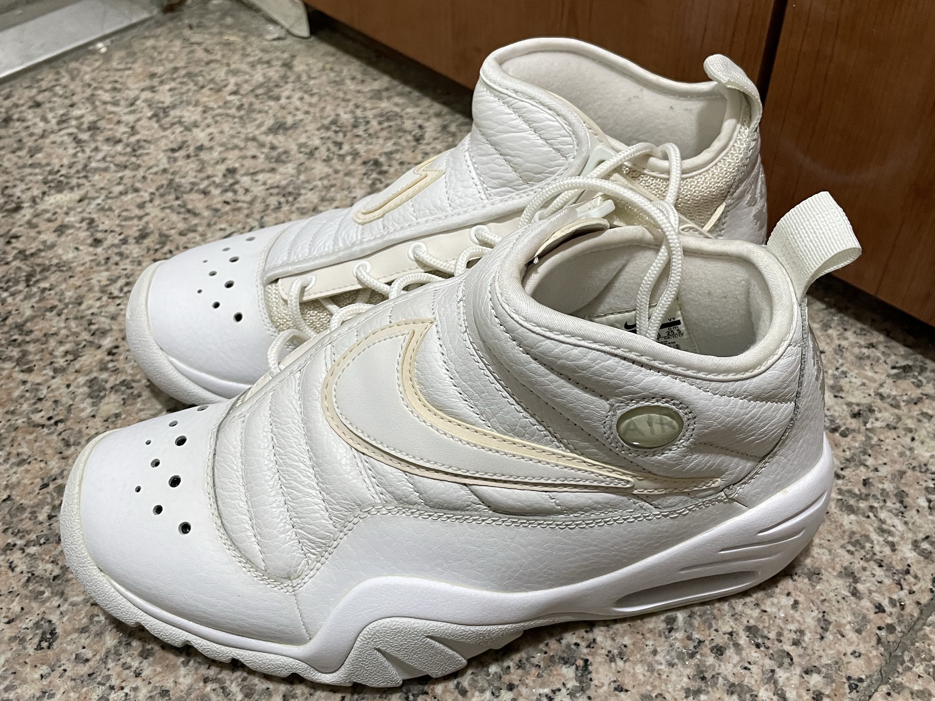 Nike Air Shake NDestrukt Triple White 착용 스타일
