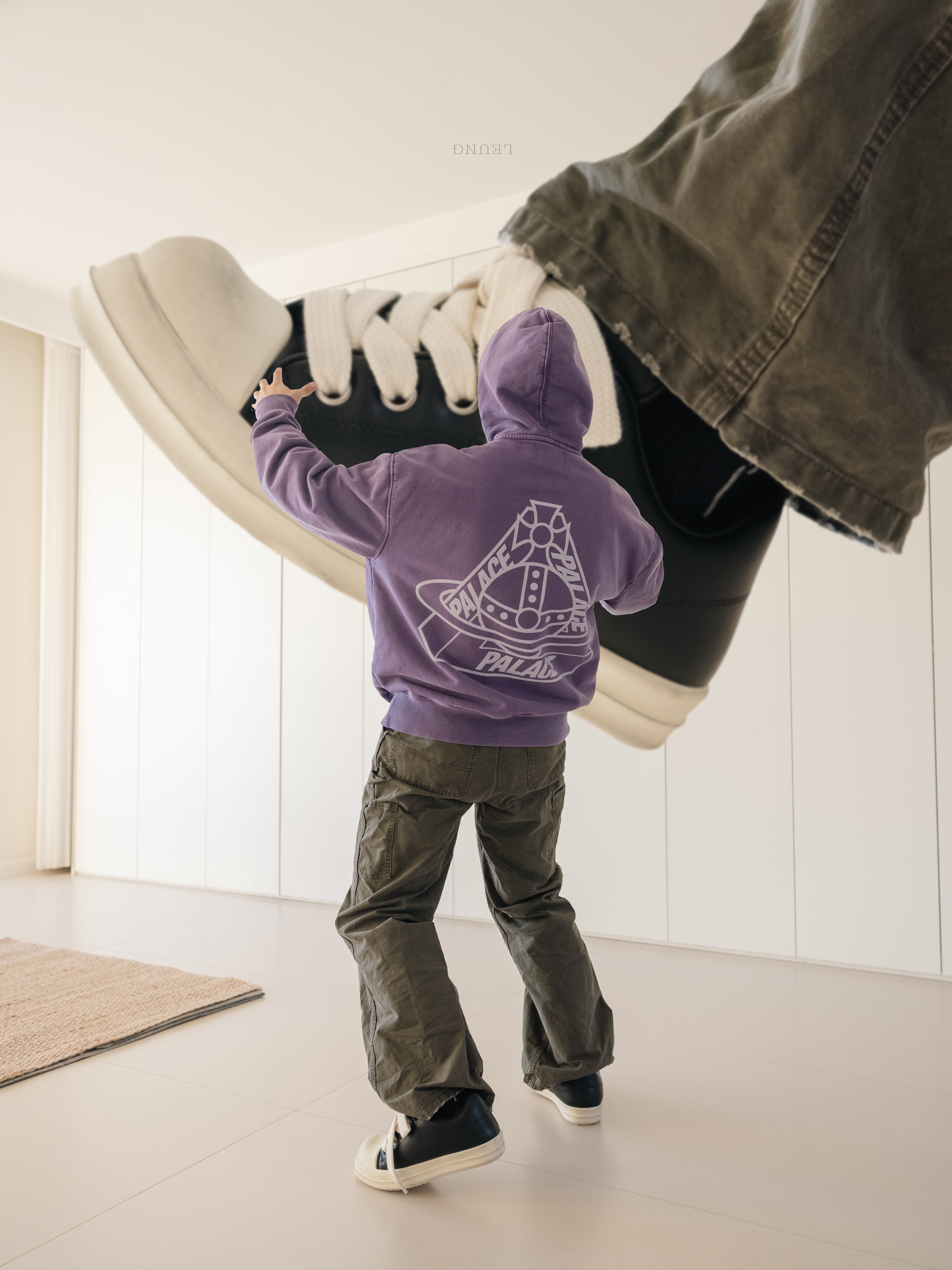 Palace x Vivienne Westwood Hood Purple - 24FW 착용 스타일 - 1