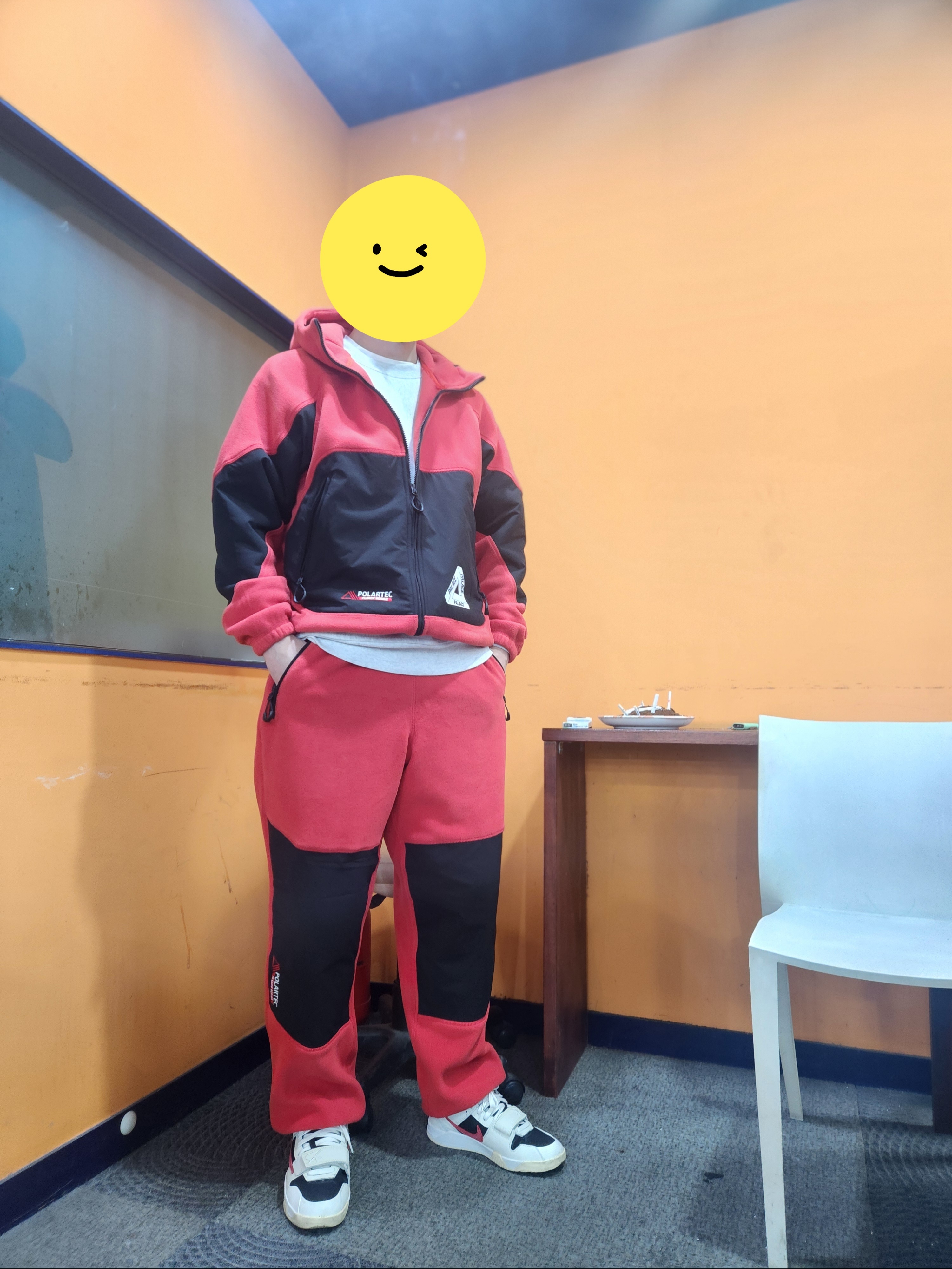 Jordan x Travis Scott Jumpman Jack TR University Red, Dior x Stone Island Signet Ring and Black Resin Silver 착용 스타일 - 1