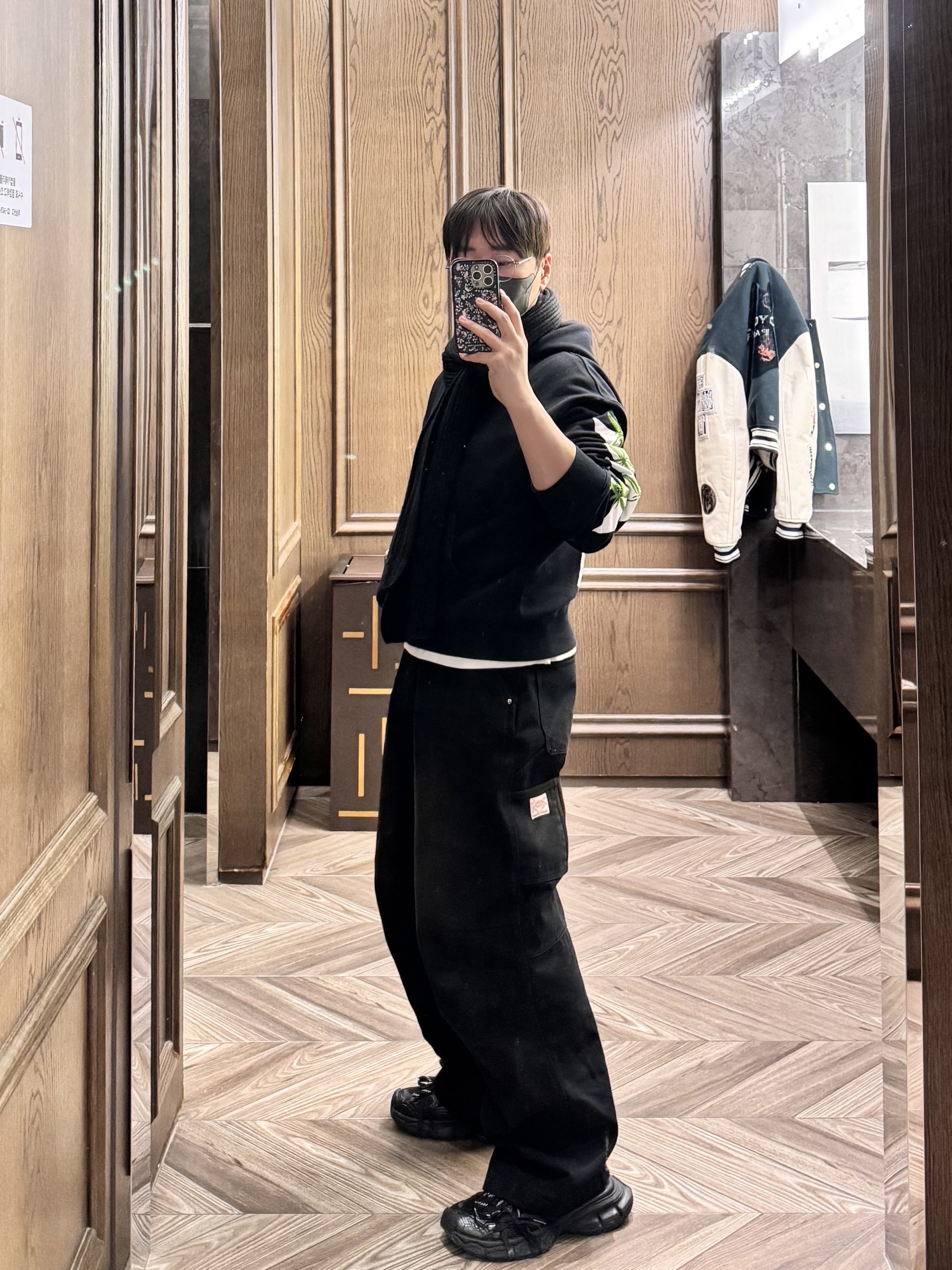 Off-White Weed Arrow Oversized Hoodie Black, Wooyoungmi 3D Wide Denim Pants Black 착용 스타일 - 3
