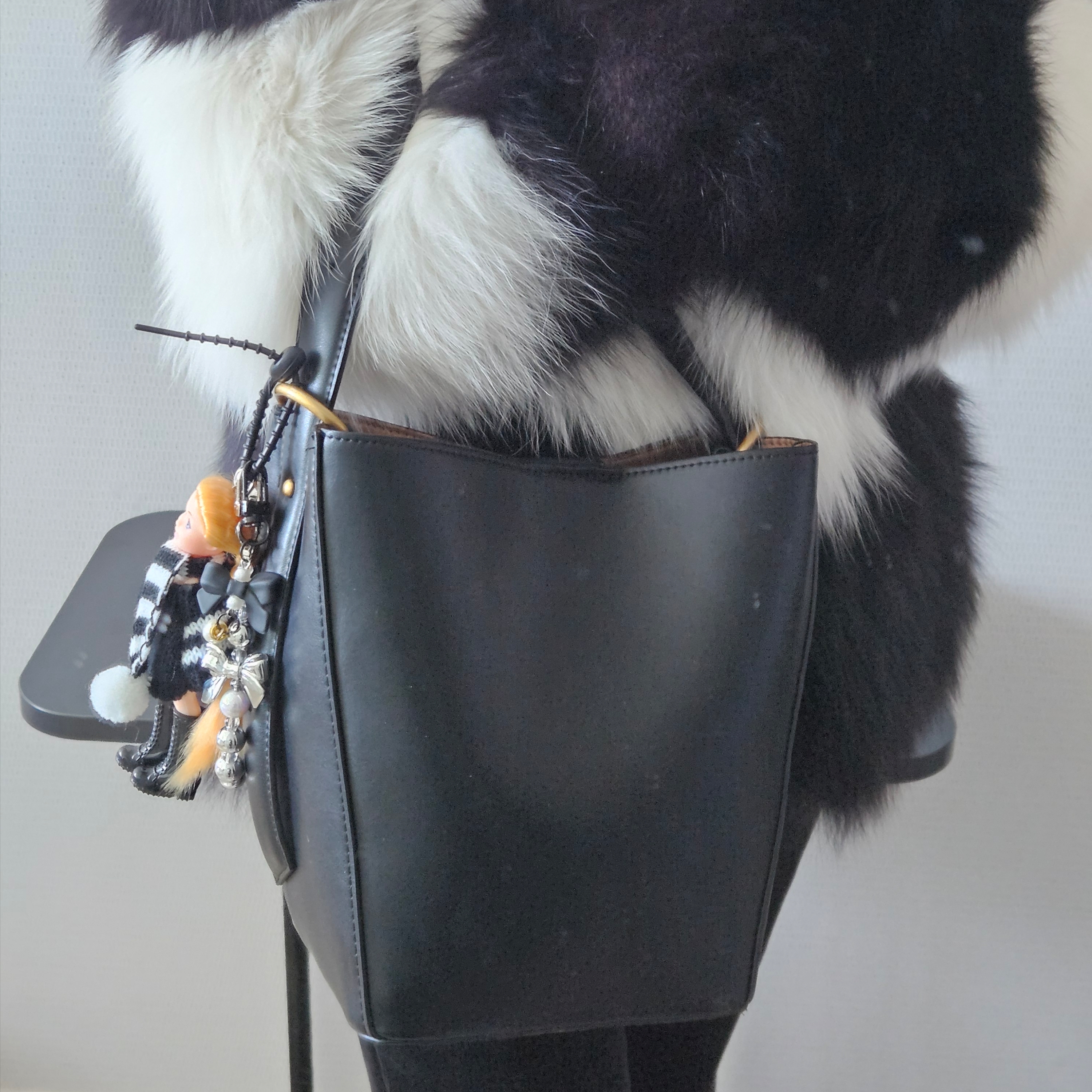 Zara Bucket Bag Black 착용 스타일 - 1