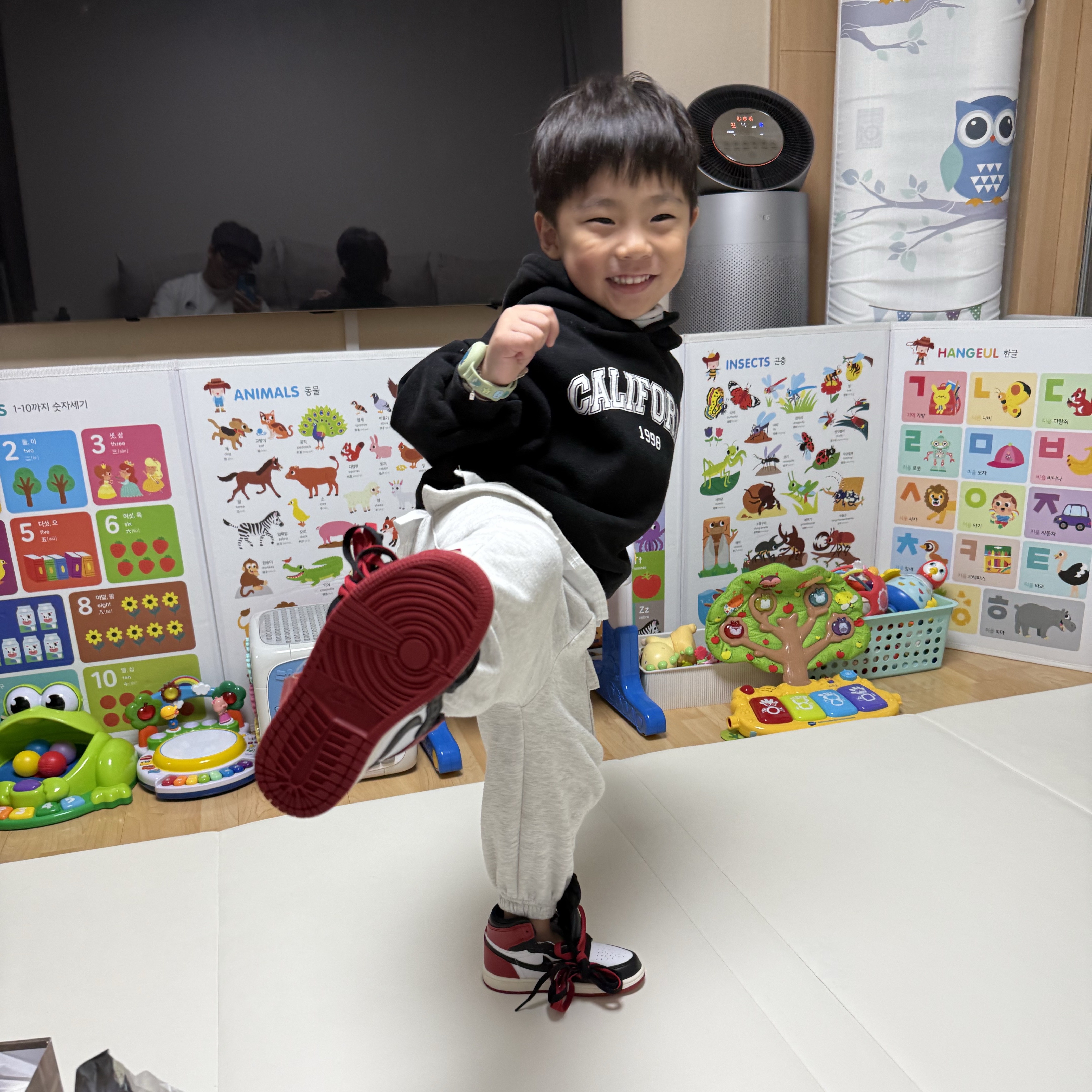 Jordan 1 Retro High OG Black Toe 착용 스타일 - 2