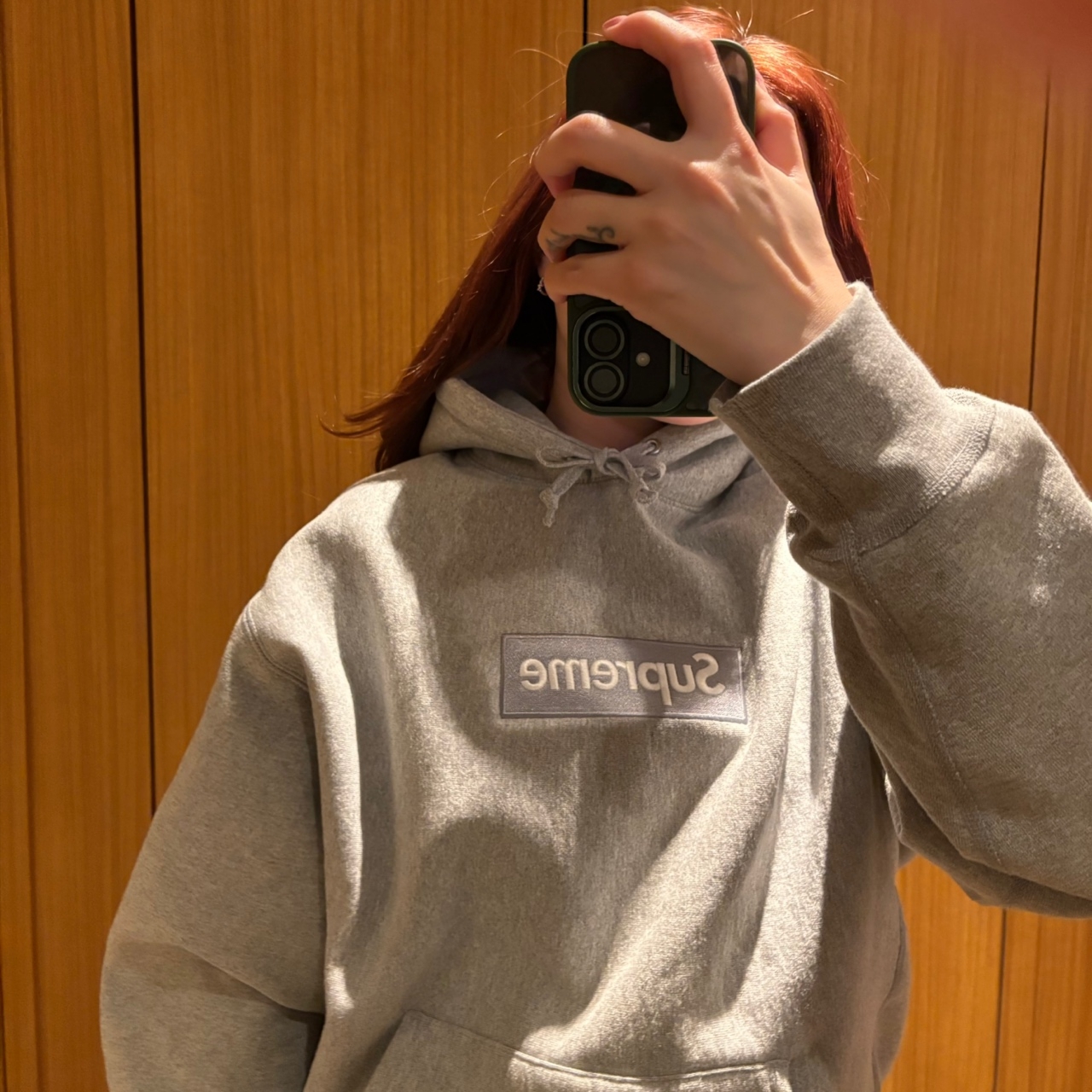 Supreme Box Logo Hooded Sweatshirt Stone - 24FW, Supreme Box Logo Hooded Sweatshirt Heather Grey - 24FW 착용 스타일 - 1