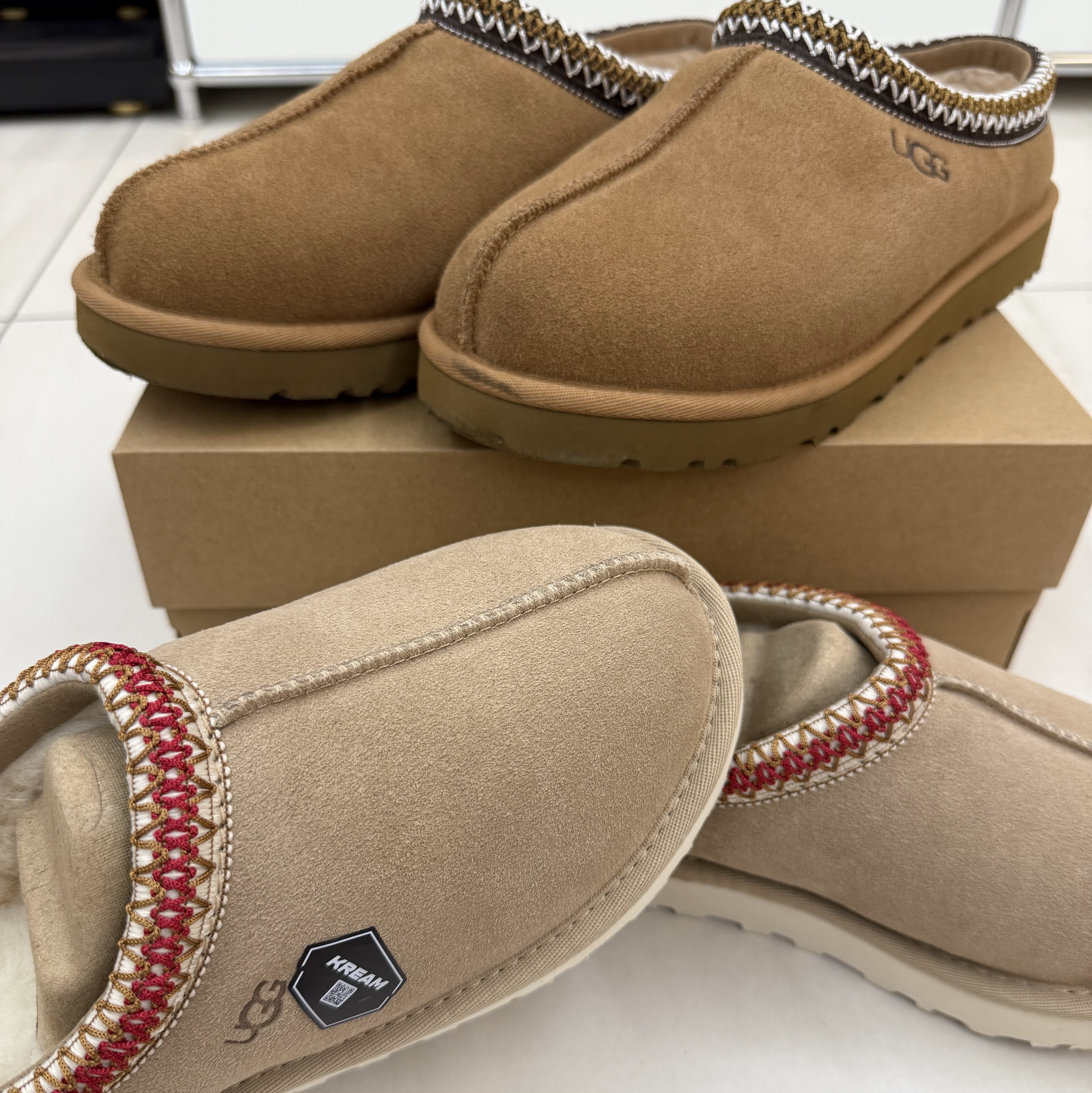 UGG Tasman Slipper Chestnut, (W) UGG Tasman Slipper Sand Dark Cherry 착용 스타일