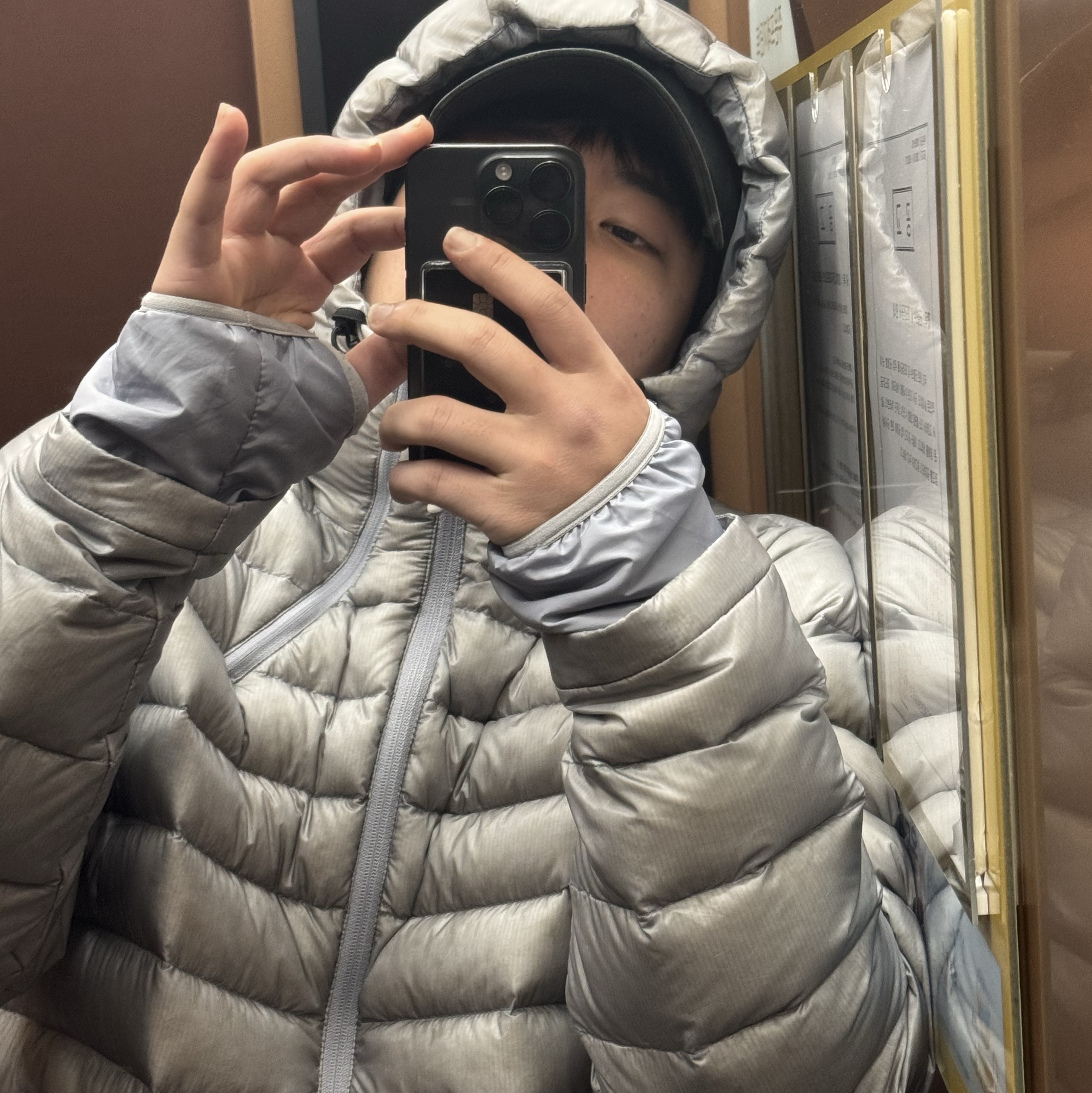 Sansan Gear Suffix Puffer Jacket Grey - 24FW, Darkr8m Studio x New Era Unstructured Ball Cap Black 착용 스타일