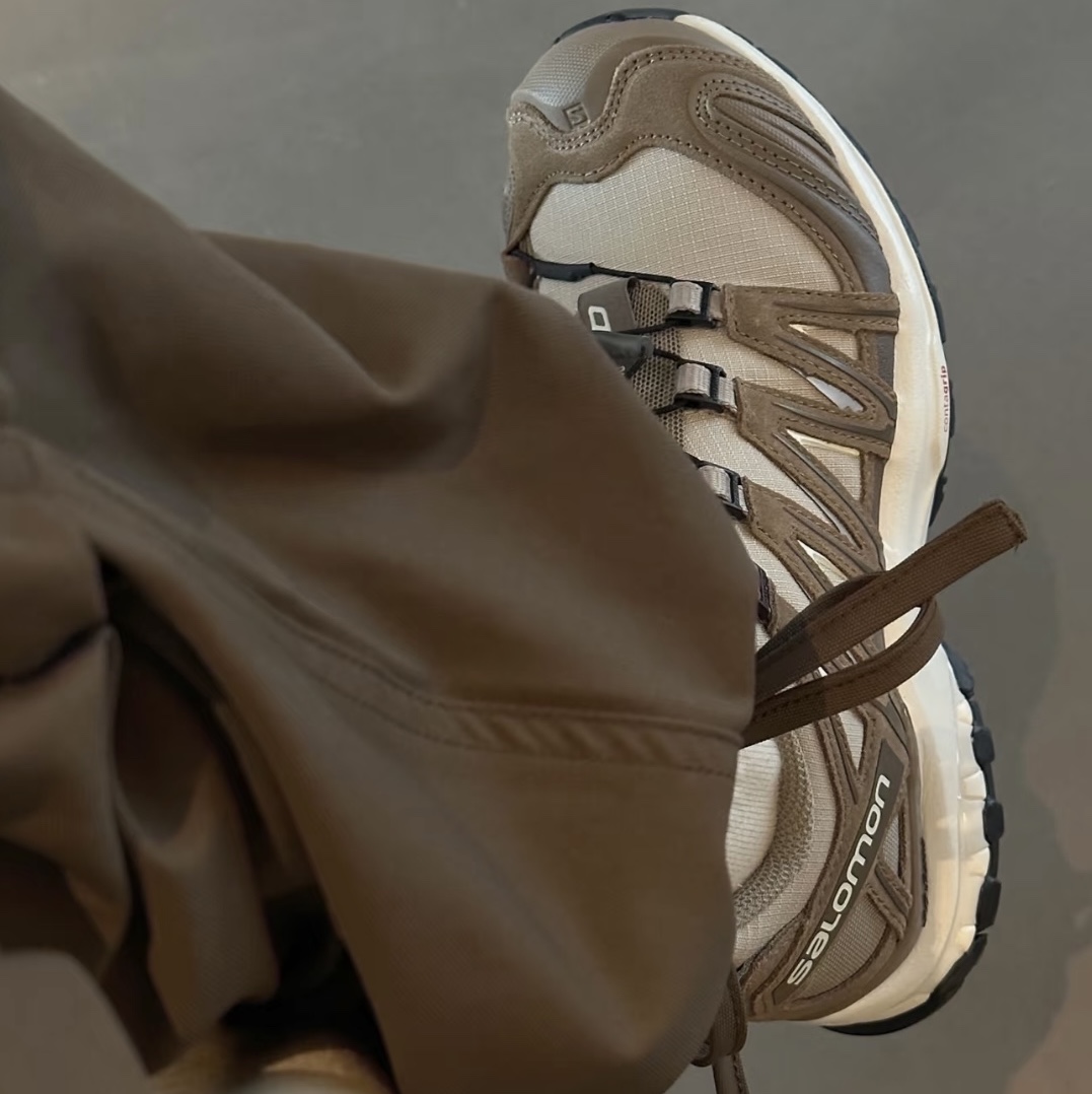 Salomon XA Pro 3D Suede Feather Grey Caribou 착용 스타일 - 1