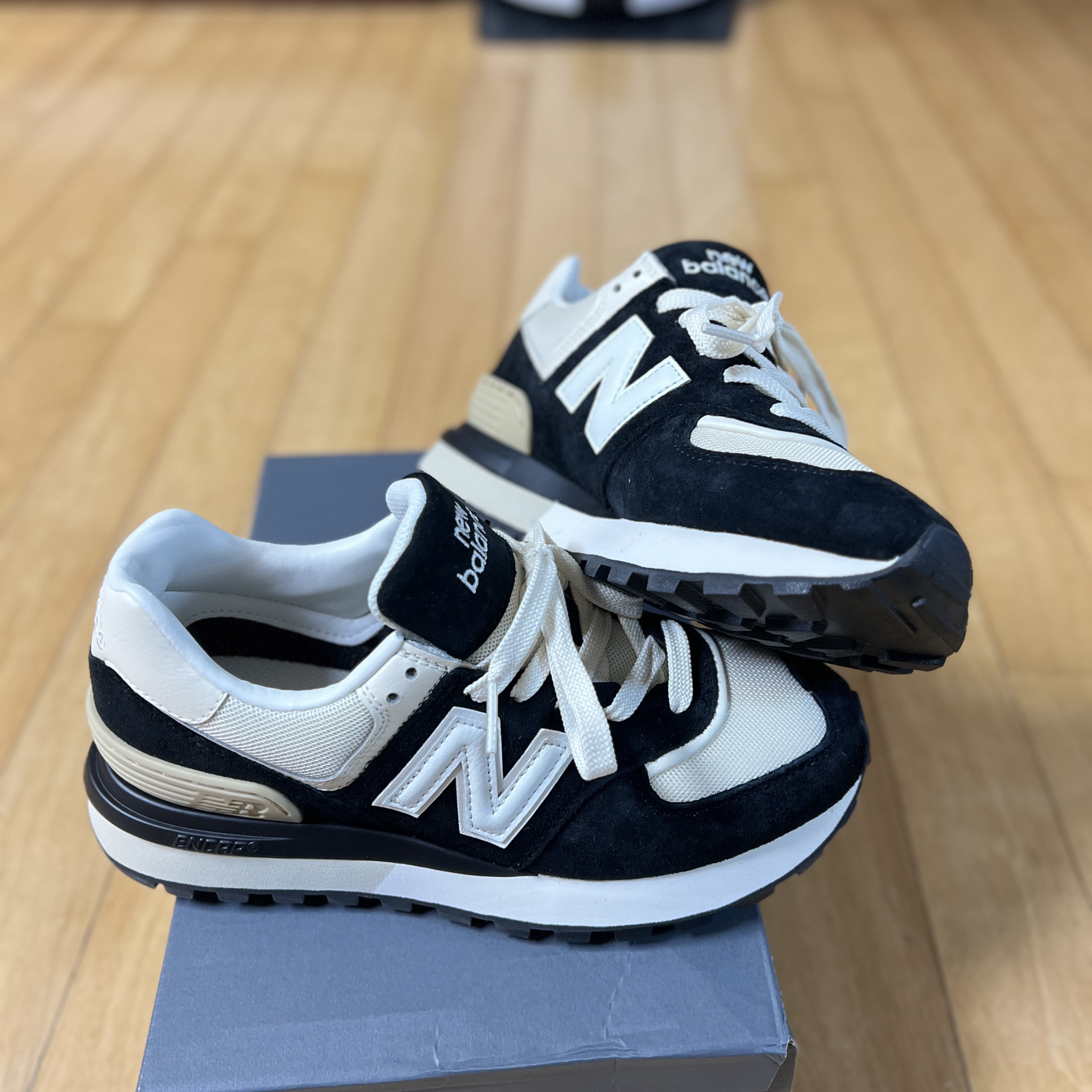 New Balance 574 Legacy Black Angora 착용 스타일