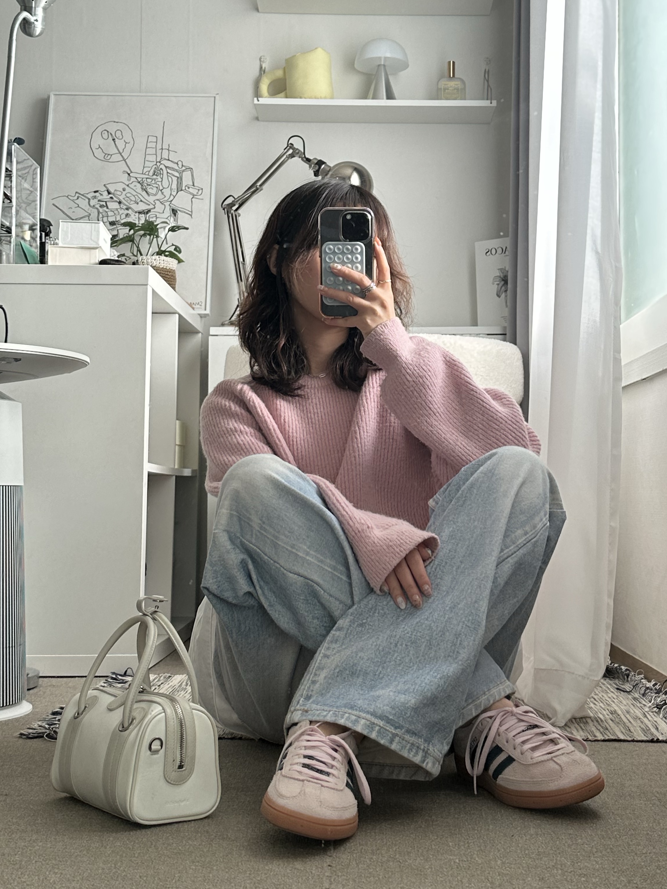 (W) Adidas Spezial Handball Clear Pink, APOA Rueda Mini Bag Off White 착용 스타일 - 2