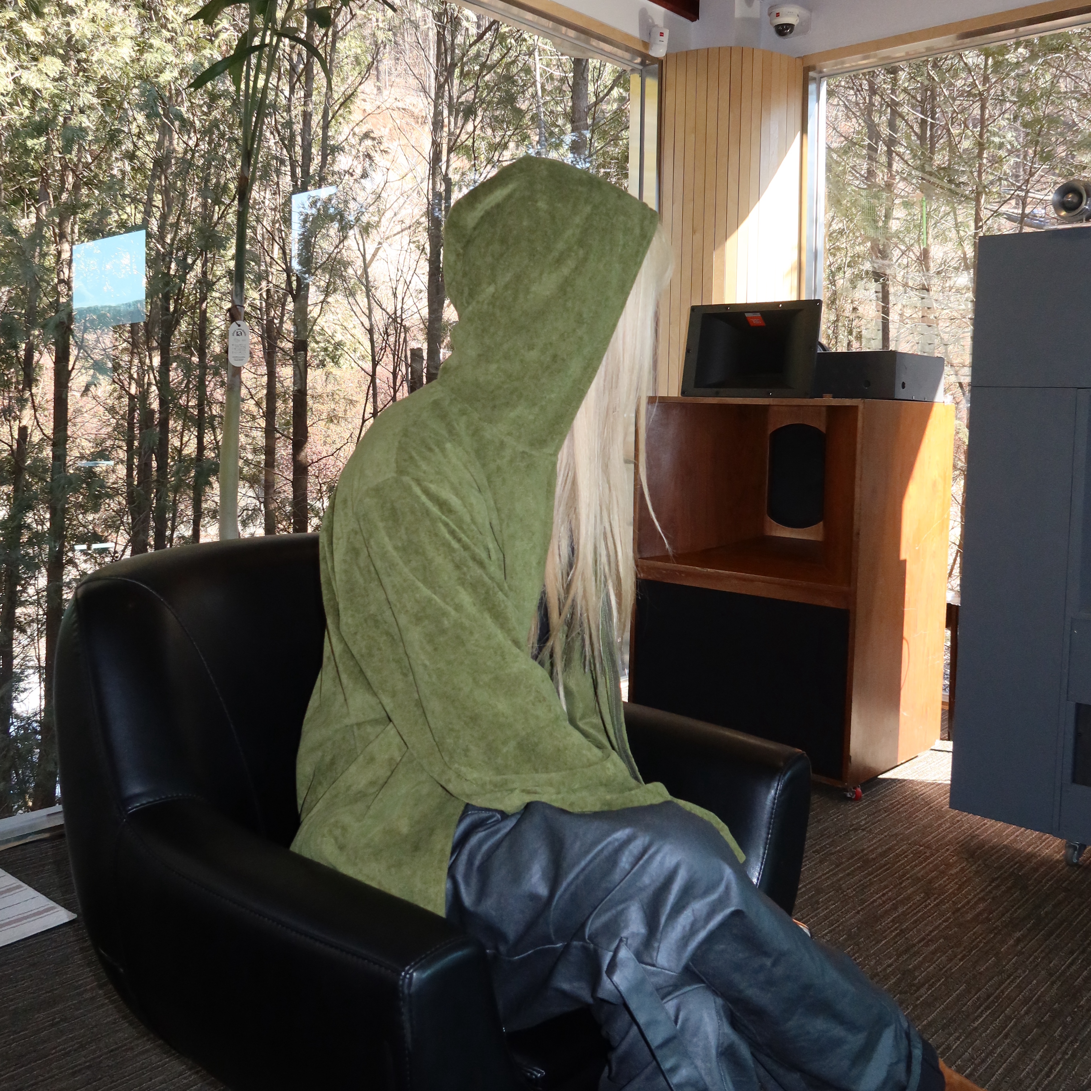 Hono Report Hooded Zip-Up Olive Green 착용 스타일 - 2