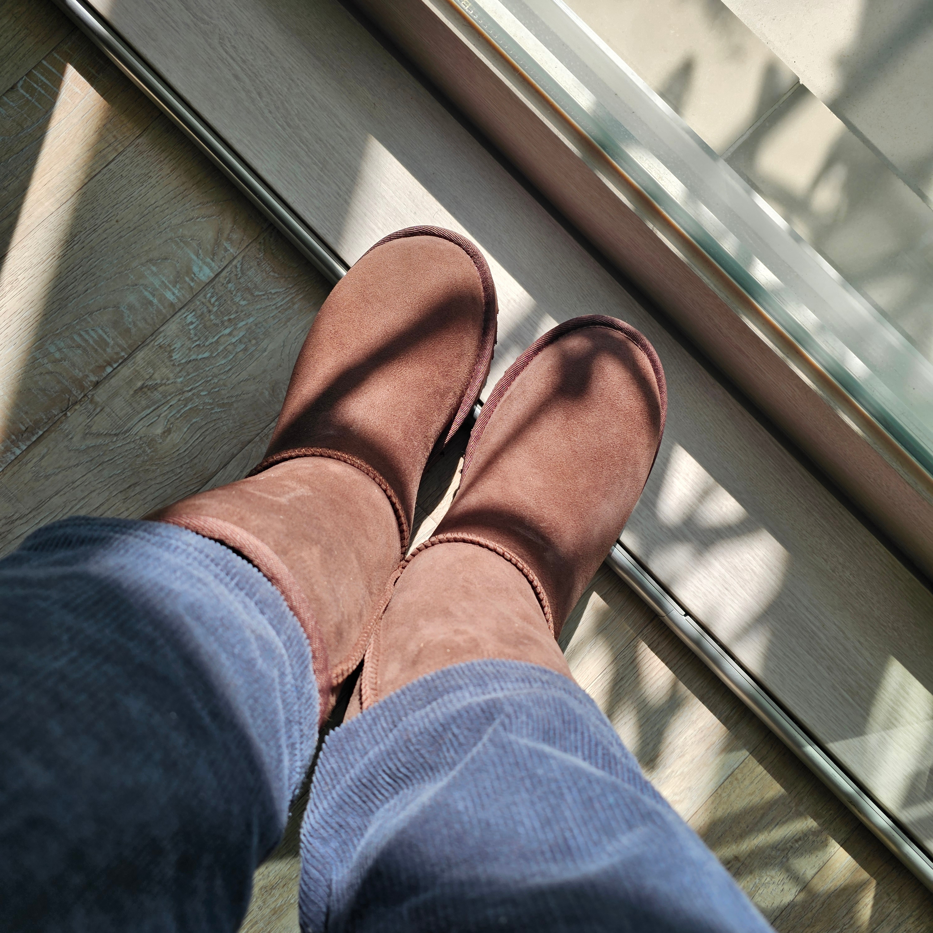 (W) UGG Classic Short II Burnt Cedar 착용 스타일 - 1