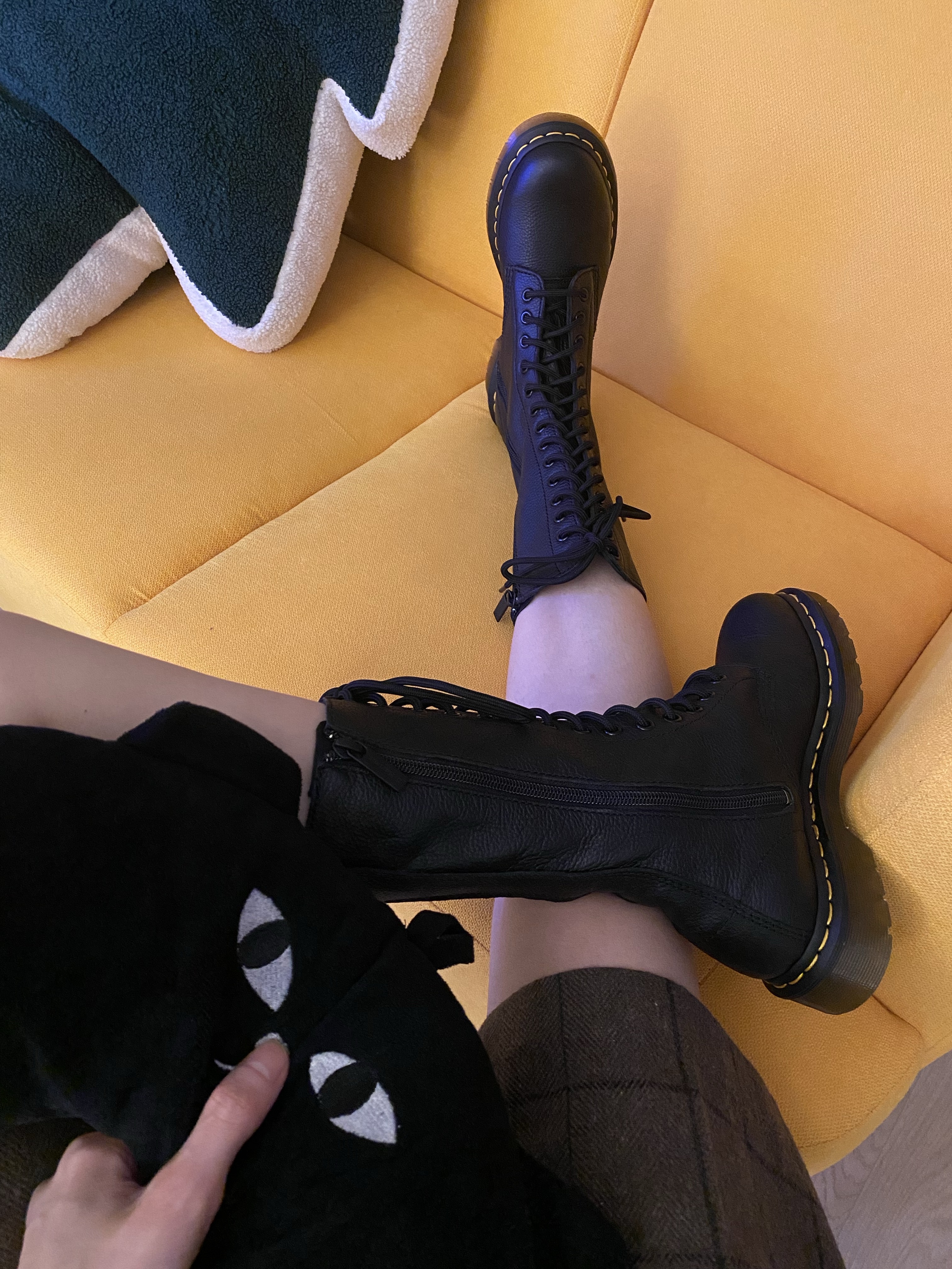 (W) Dr. Martens 1B99 Boots Black 착용 스타일 - 1